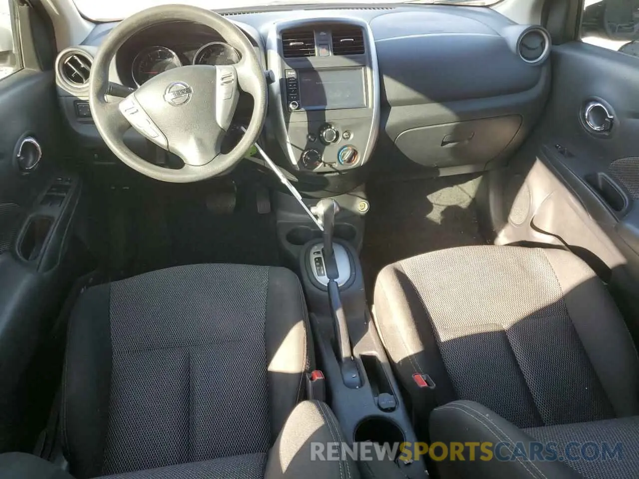 8 Фотография поврежденного автомобиля 3N1CN7AP6KL853109 NISSAN VERSA 2019