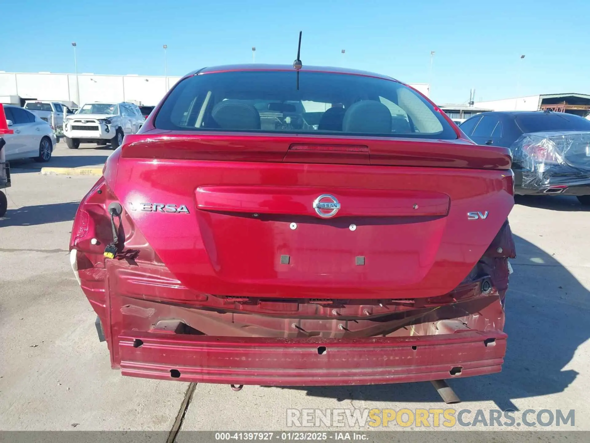 17 Фотография поврежденного автомобиля 3N1CN7AP6KL861338 NISSAN VERSA 2019