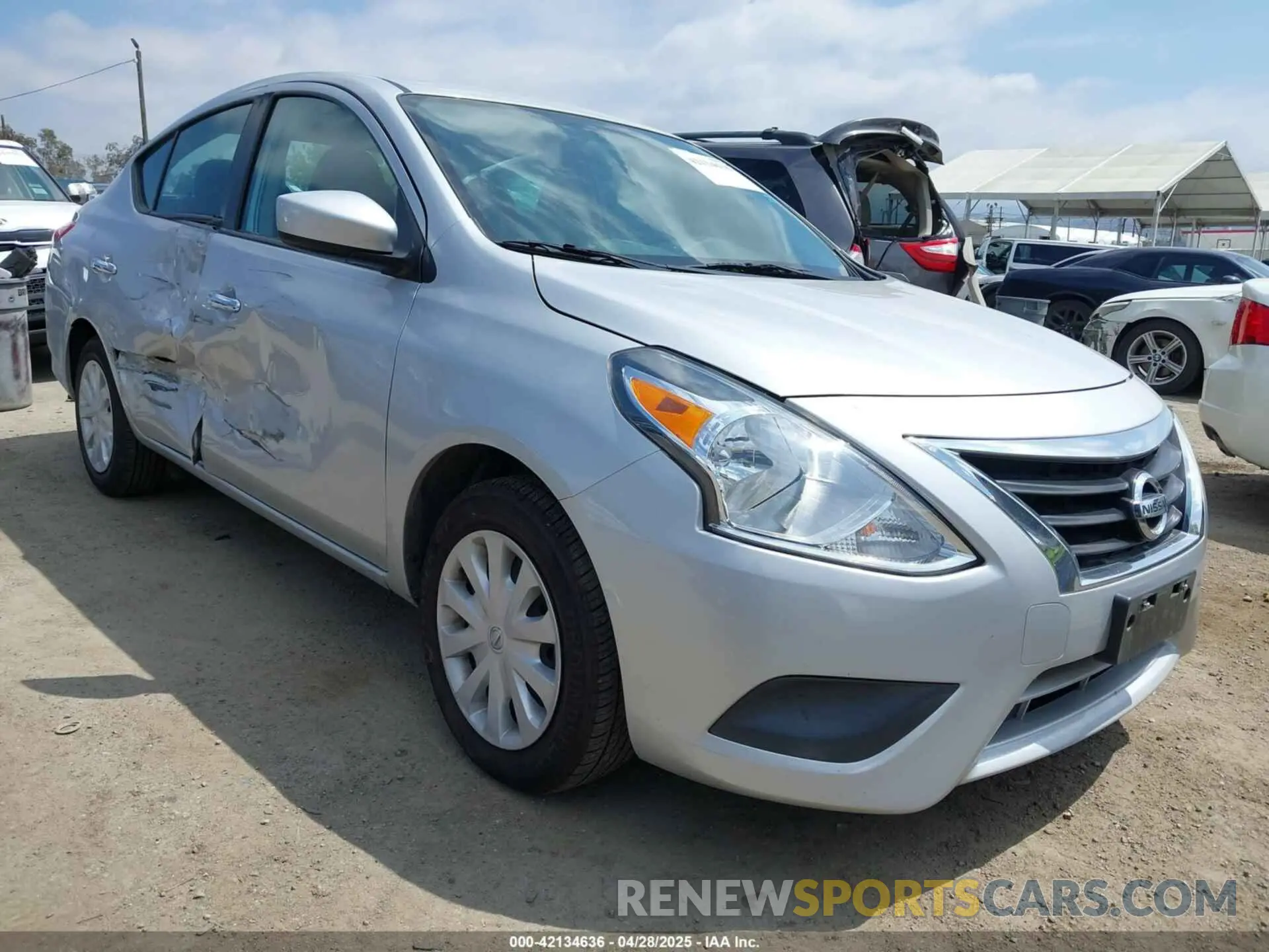 1 Фотография поврежденного автомобиля 3N1CN7AP7KL804002 NISSAN VERSA 2019