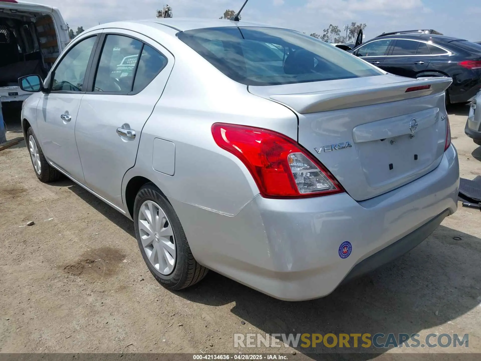 3 Фотография поврежденного автомобиля 3N1CN7AP7KL804002 NISSAN VERSA 2019