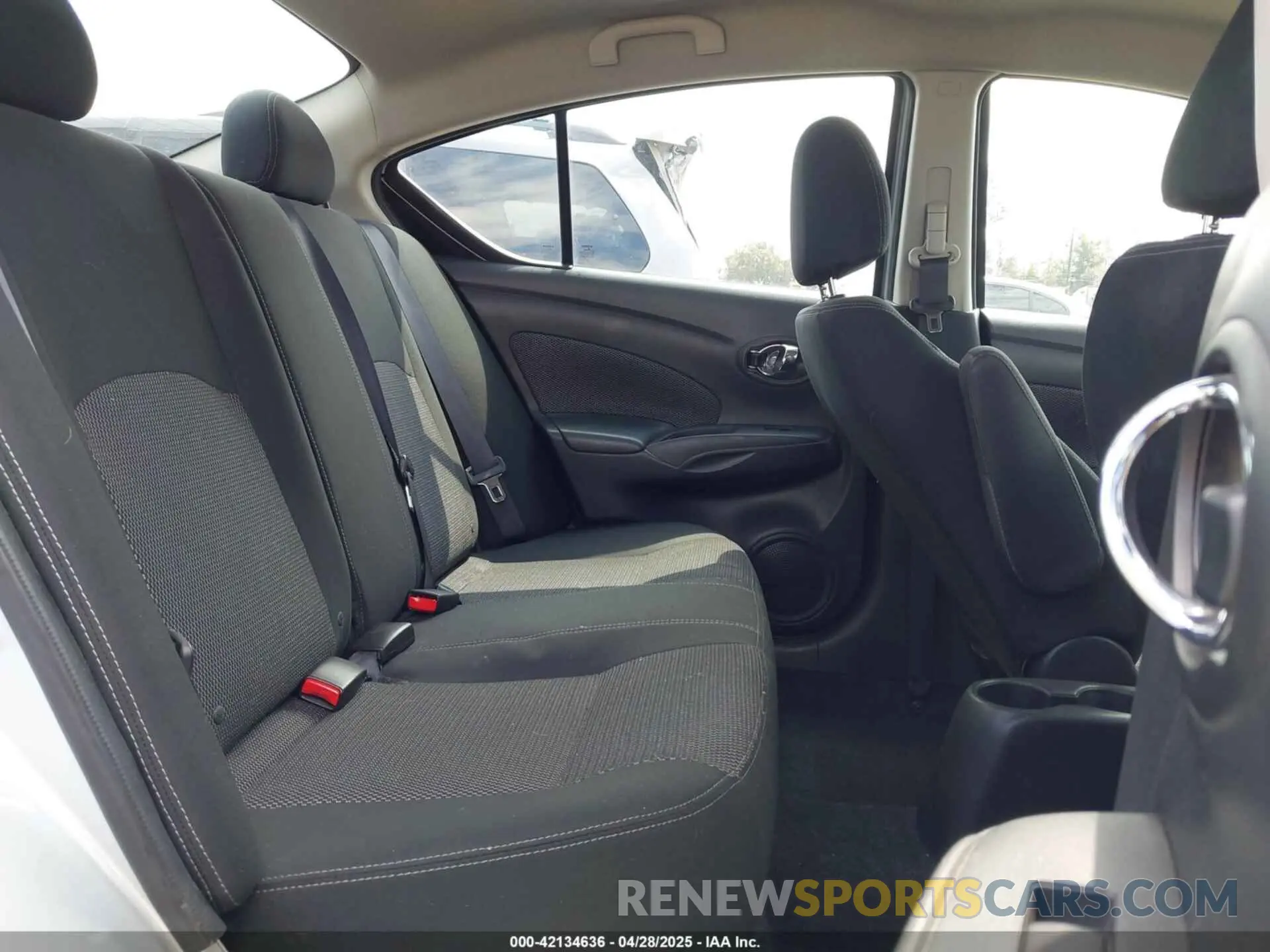 8 Фотография поврежденного автомобиля 3N1CN7AP7KL804002 NISSAN VERSA 2019