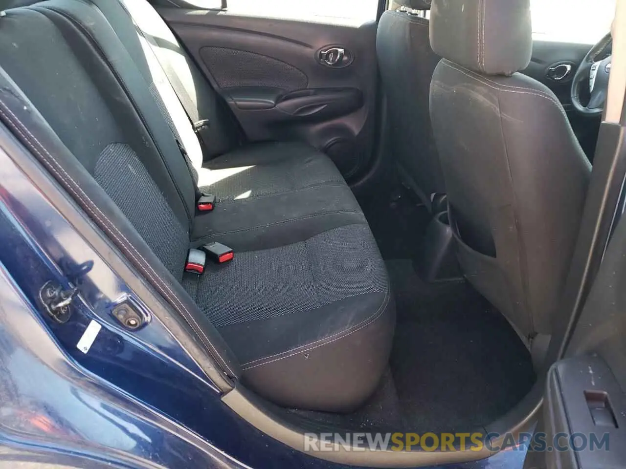 10 Photograph of a damaged car 3N1CN7AP7KL826128 NISSAN VERSA 2019
