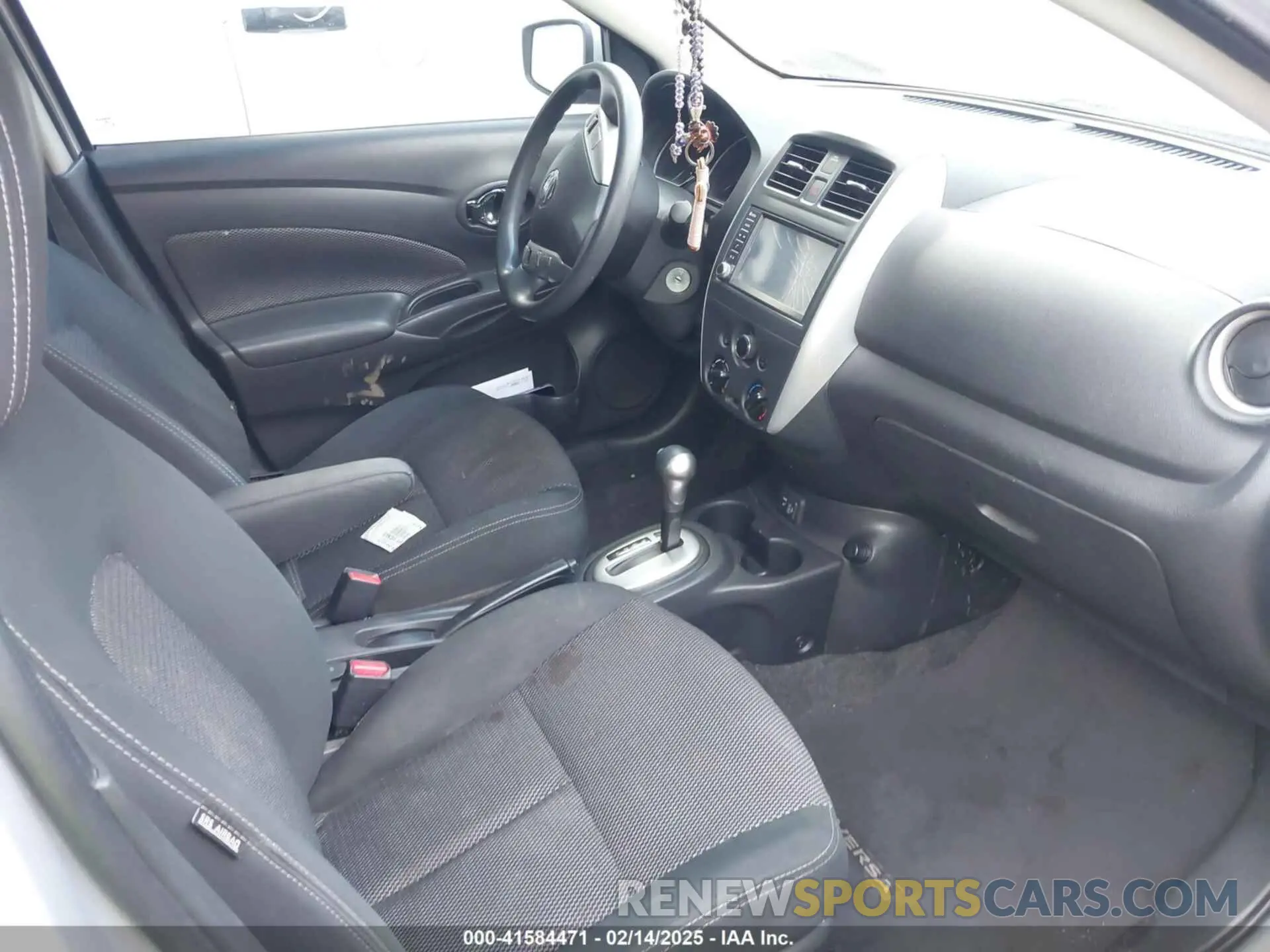 5 Photograph of a damaged car 3N1CN7AP7KL842085 NISSAN VERSA 2019