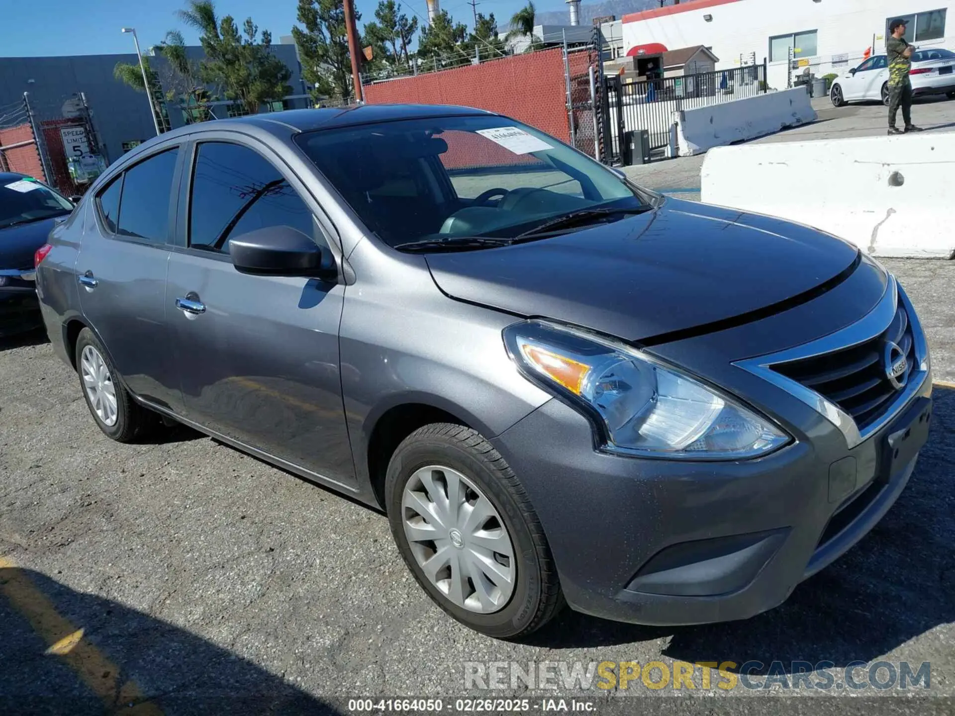 1 Фотография поврежденного автомобиля 3N1CN7AP7KL851465 NISSAN VERSA 2019