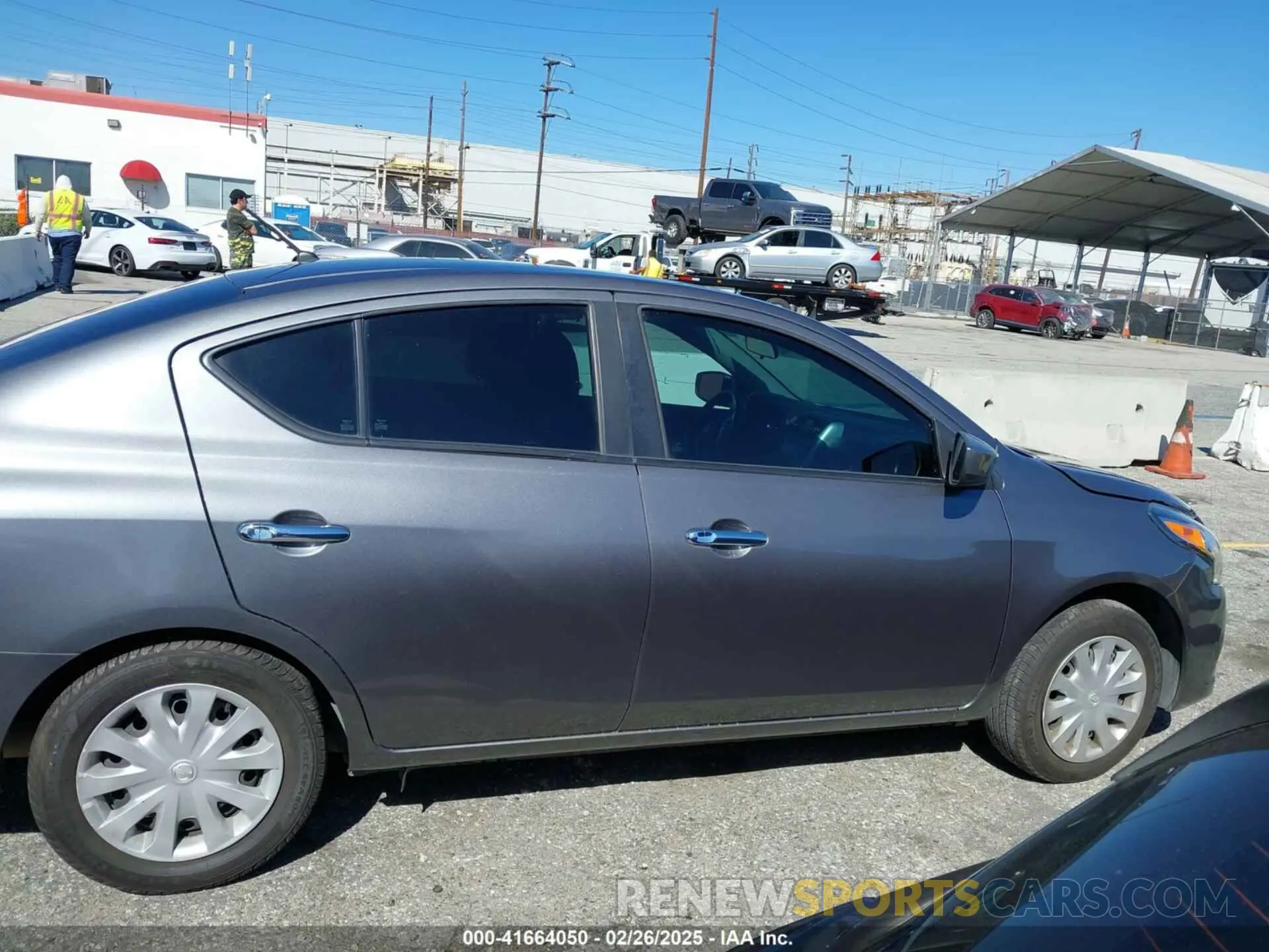 13 Фотография поврежденного автомобиля 3N1CN7AP7KL851465 NISSAN VERSA 2019
