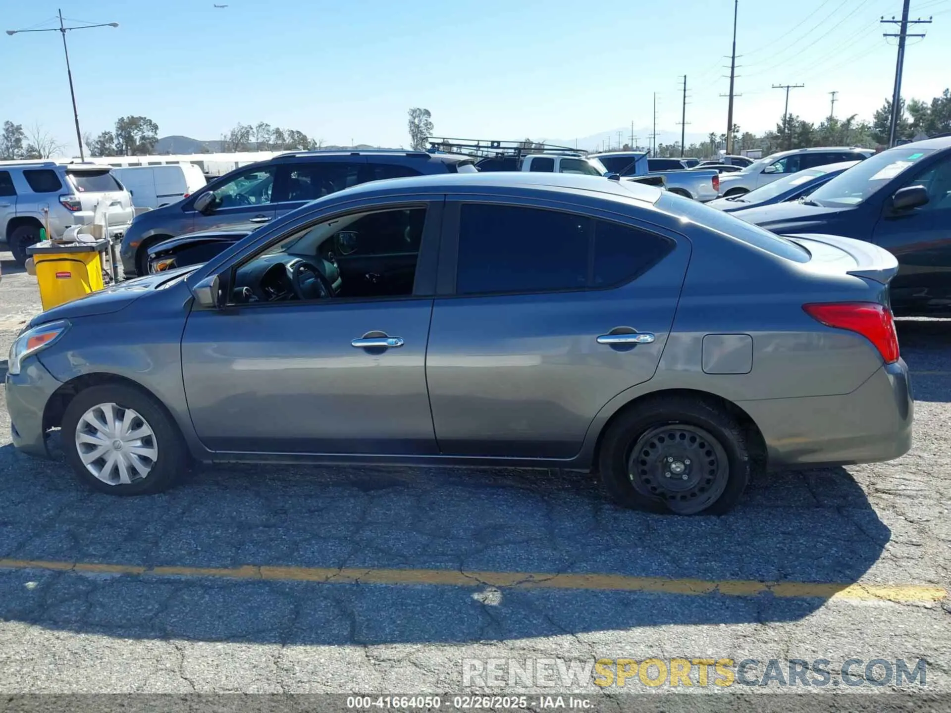 14 Фотография поврежденного автомобиля 3N1CN7AP7KL851465 NISSAN VERSA 2019