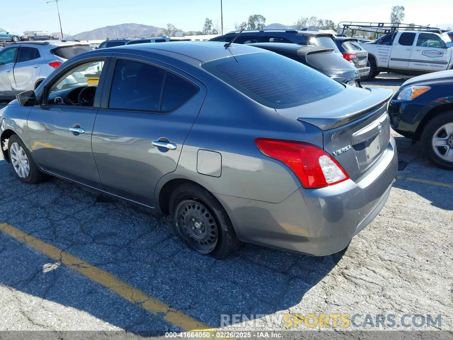 3 Фотография поврежденного автомобиля 3N1CN7AP7KL851465 NISSAN VERSA 2019