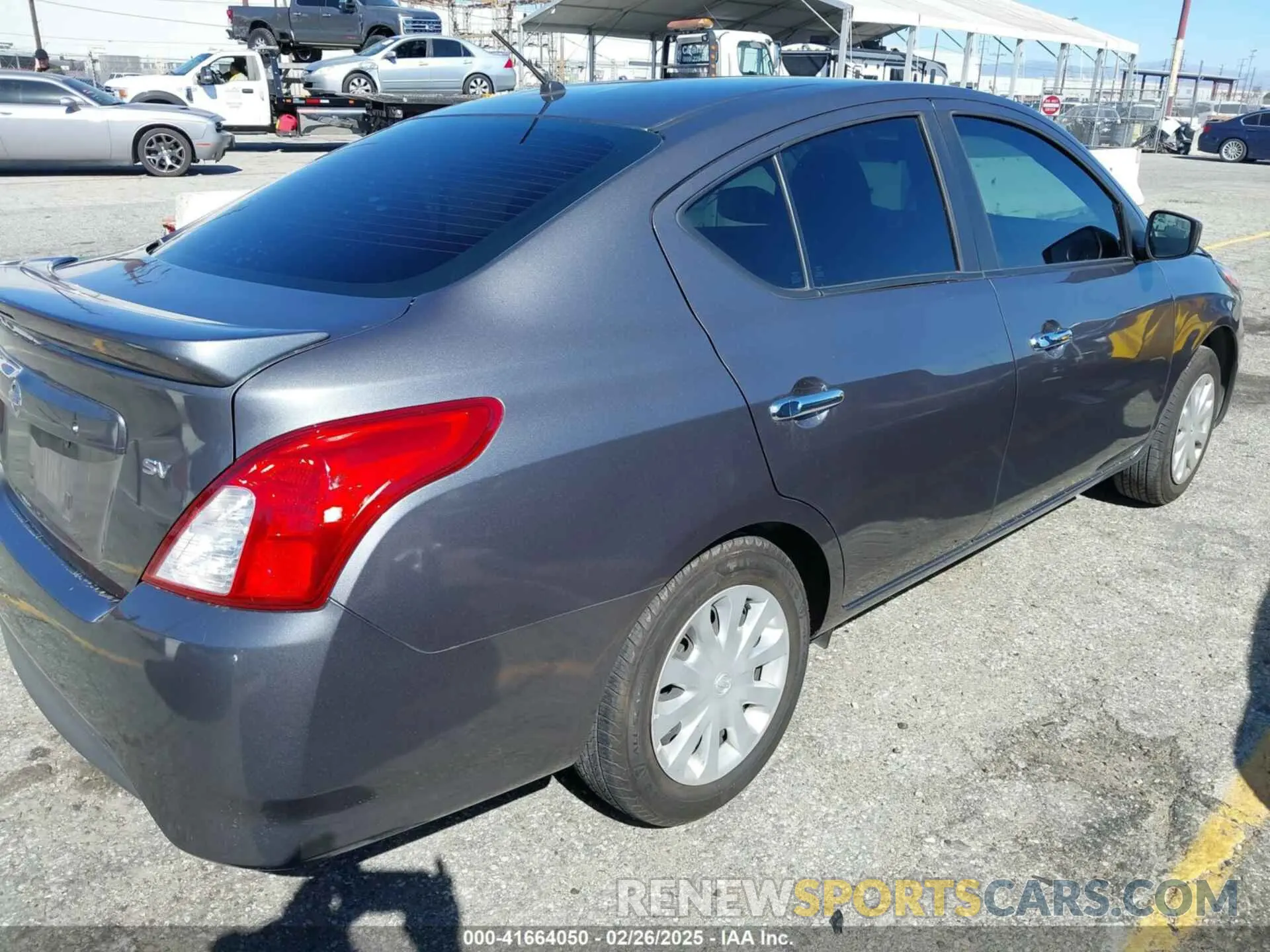 4 Фотография поврежденного автомобиля 3N1CN7AP7KL851465 NISSAN VERSA 2019