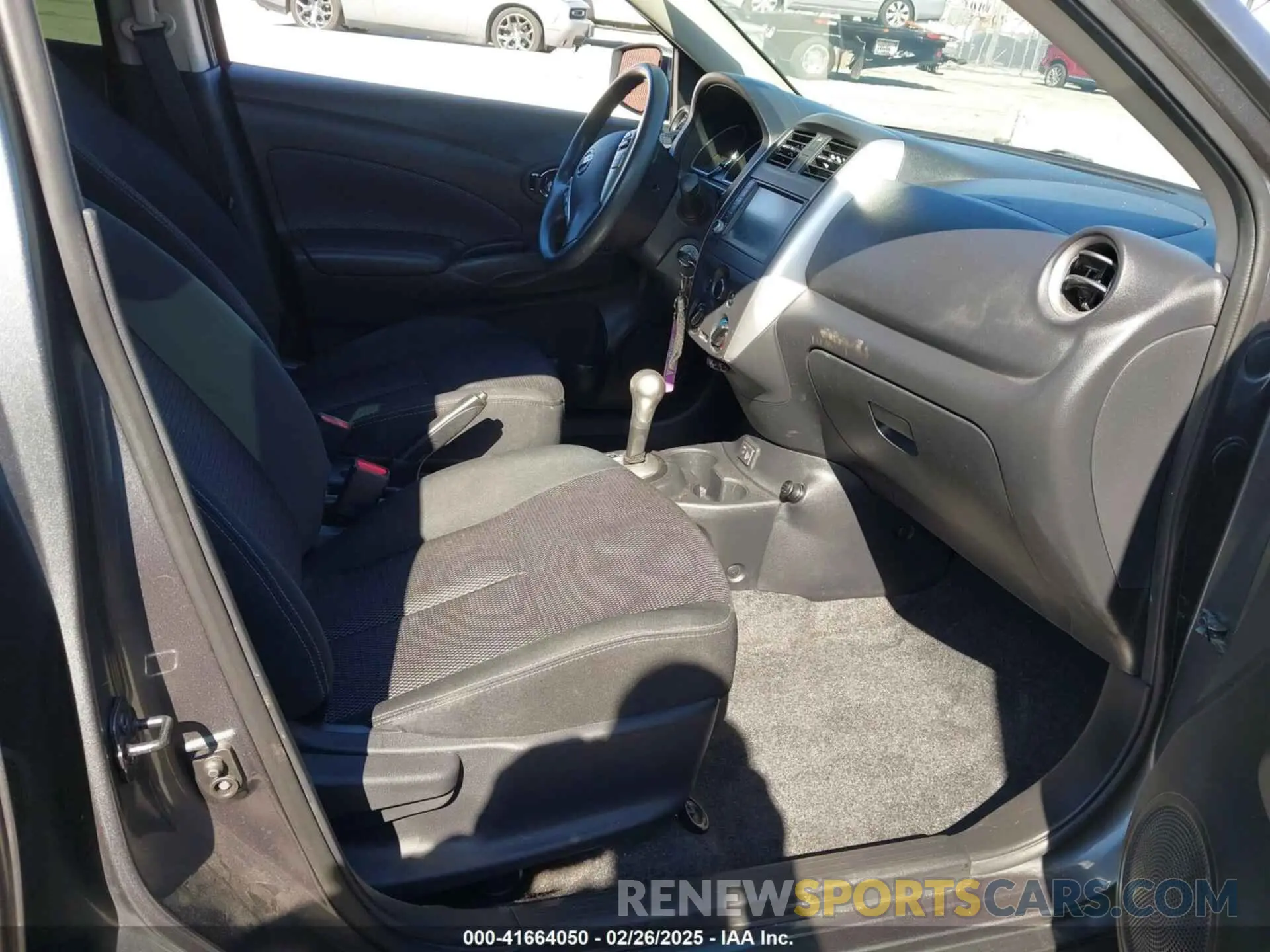 5 Фотография поврежденного автомобиля 3N1CN7AP7KL851465 NISSAN VERSA 2019