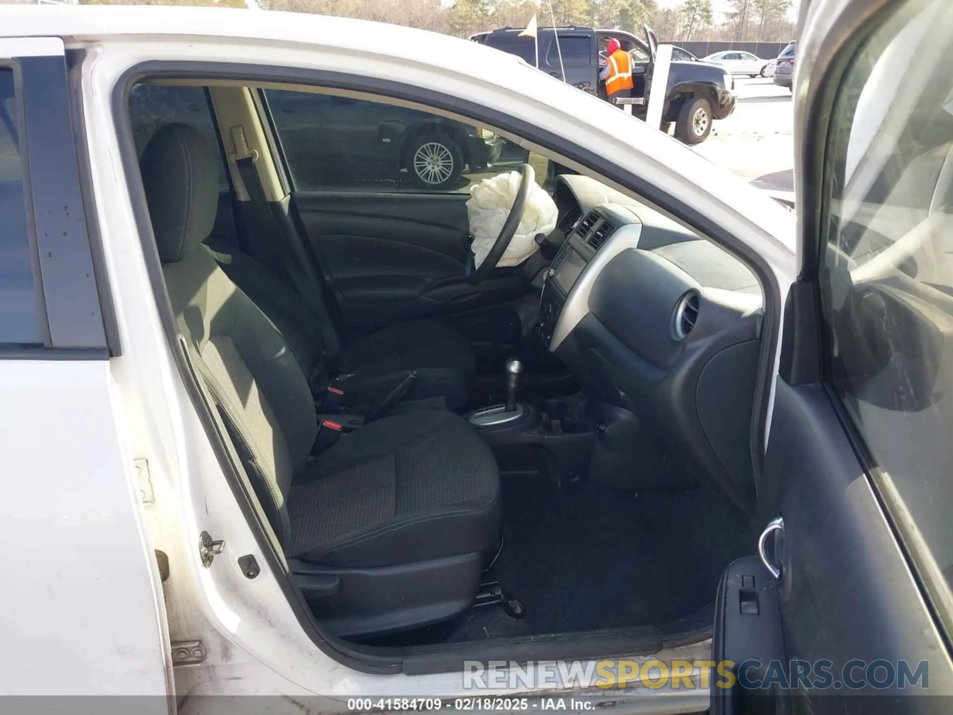 5 Photograph of a damaged car 3N1CN7AP7KL859582 NISSAN VERSA 2019