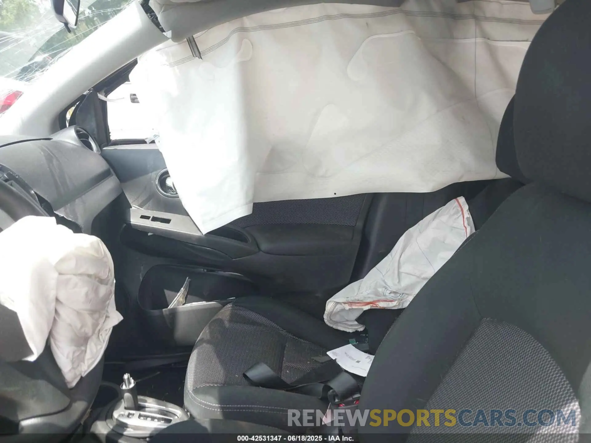 5 Photograph of a damaged car 3N1CN7AP7KL878648 NISSAN VERSA 2019