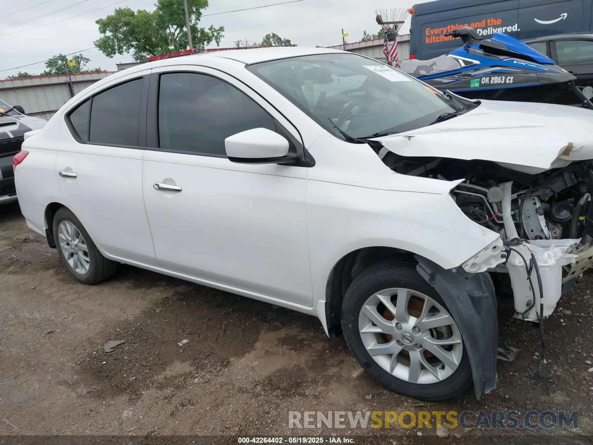 14 Photograph of a damaged car 3N1CN7AP8KL813131 NISSAN VERSA 2019