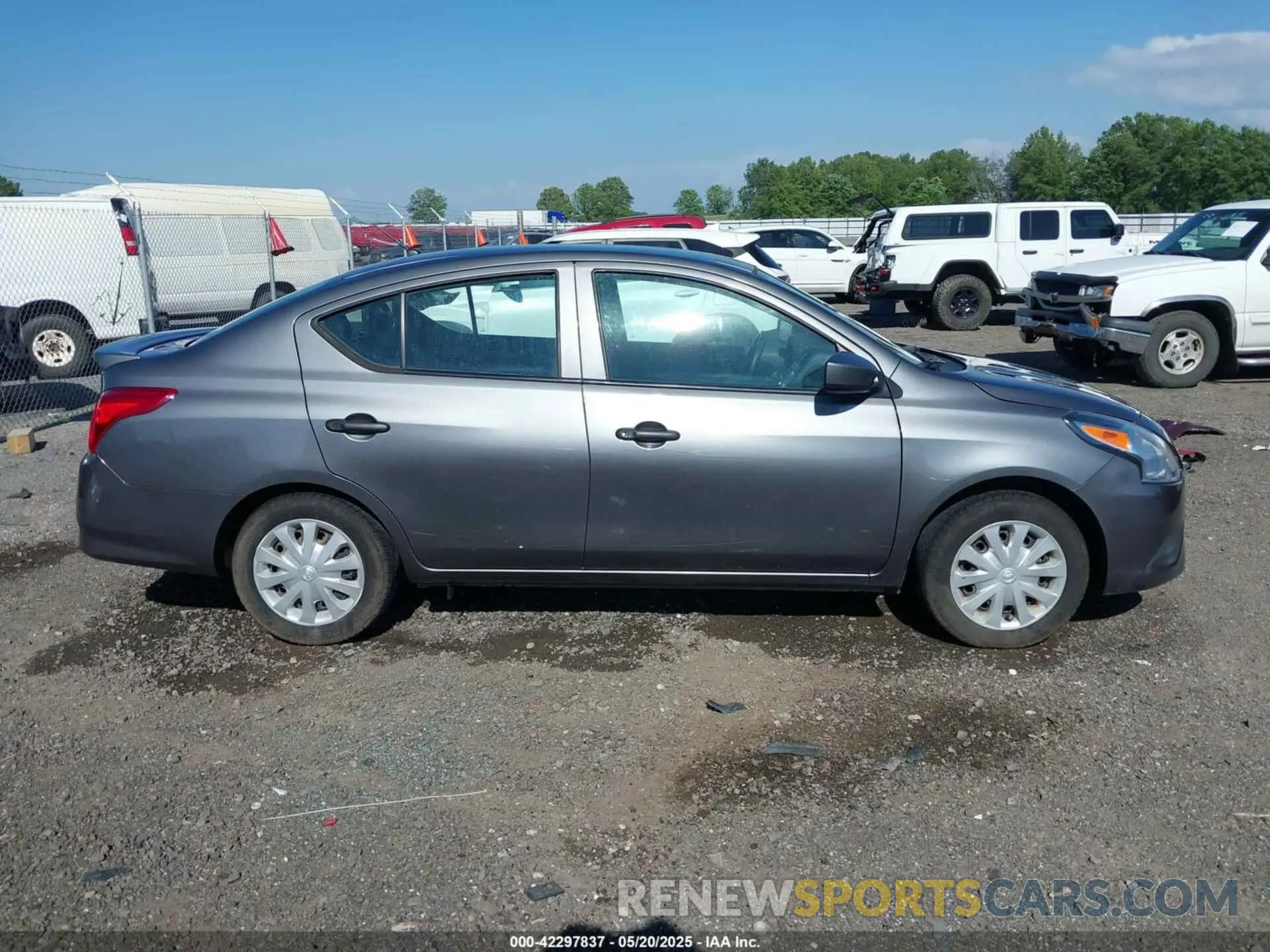 13 Фотография поврежденного автомобиля 3N1CN7AP8KL820631 NISSAN VERSA 2019
