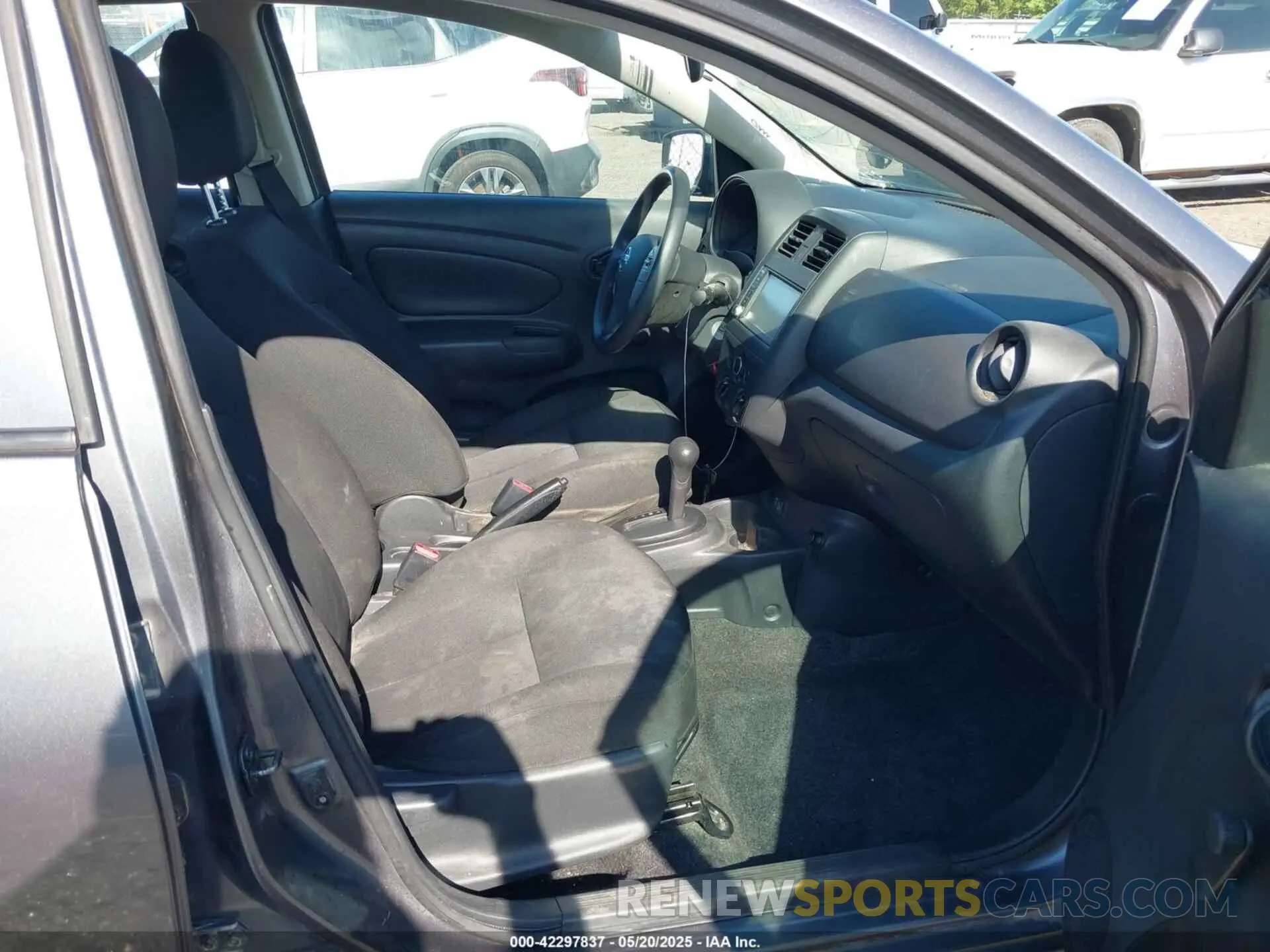 5 Фотография поврежденного автомобиля 3N1CN7AP8KL820631 NISSAN VERSA 2019