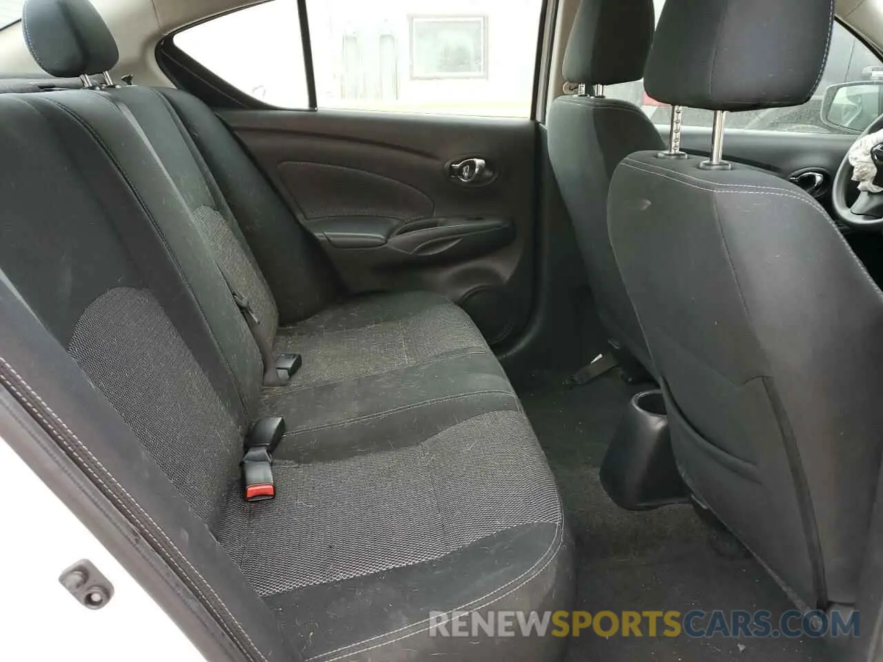 10 Photograph of a damaged car 3N1CN7AP8KL824078 NISSAN VERSA 2019