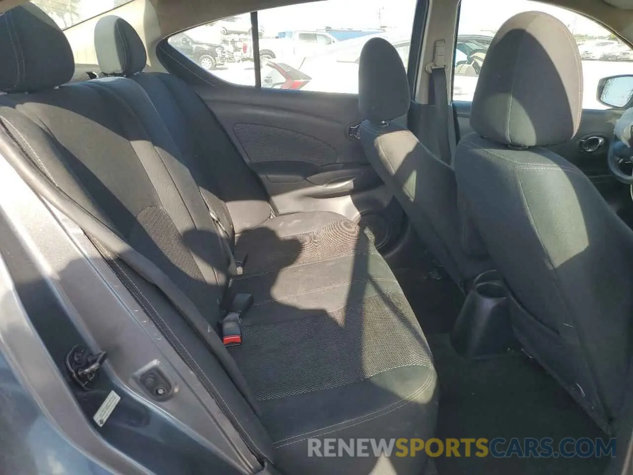 10 Фотография поврежденного автомобиля 3N1CN7AP8KL825716 NISSAN VERSA 2019