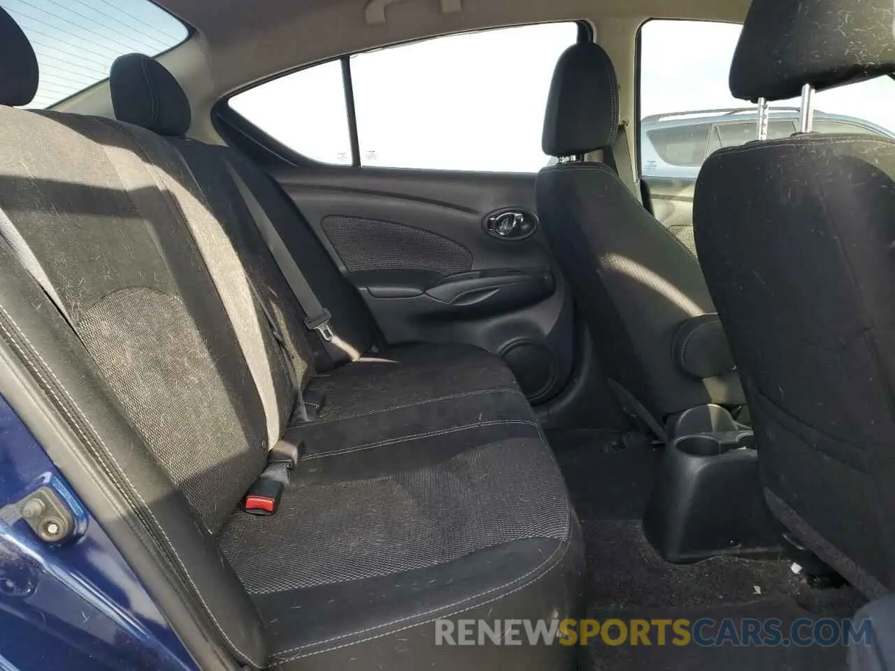 10 Фотография поврежденного автомобиля 3N1CN7AP8KL826560 NISSAN VERSA 2019