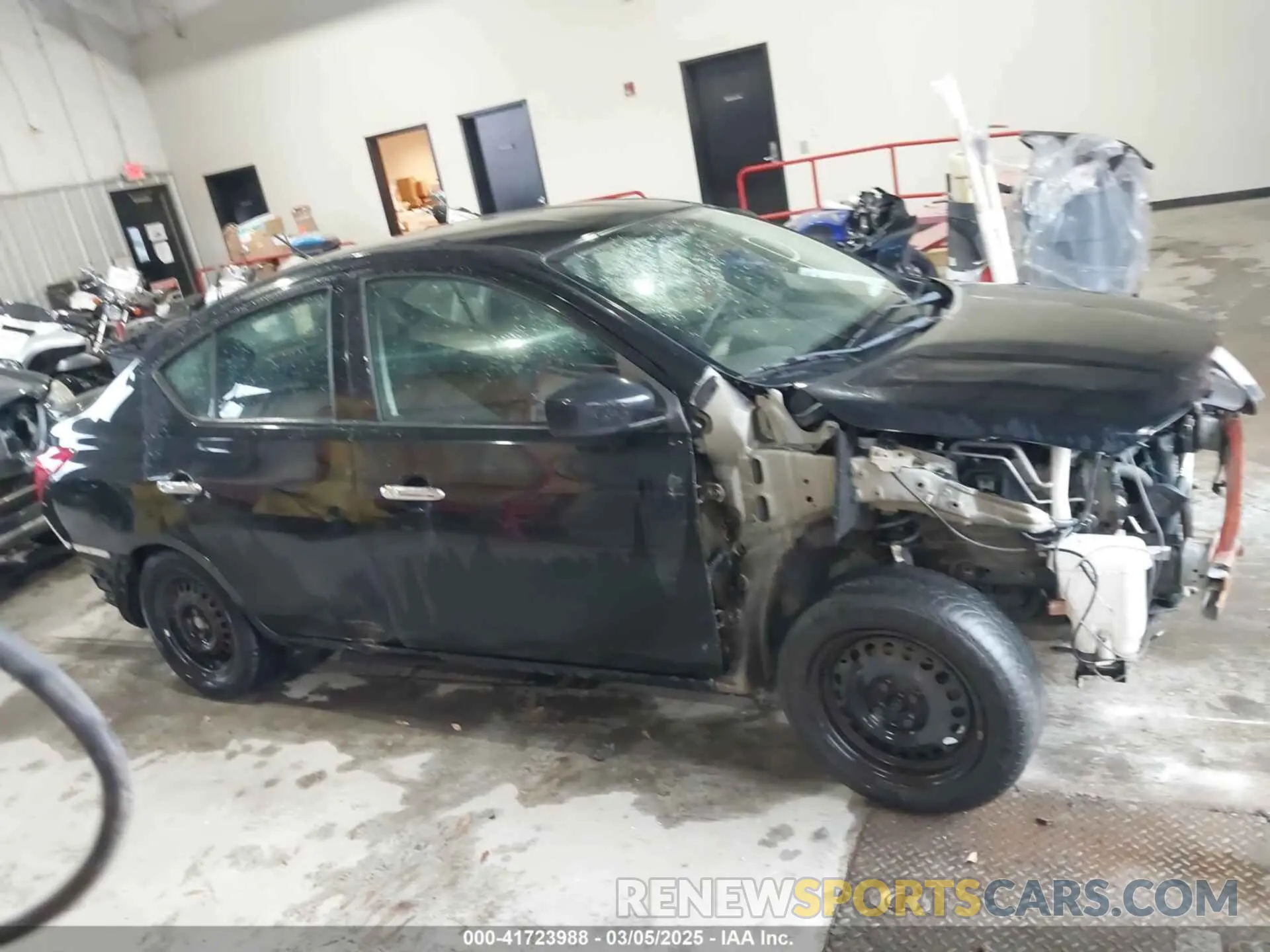 13 Фотография поврежденного автомобиля 3N1CN7AP8KL828874 NISSAN VERSA 2019