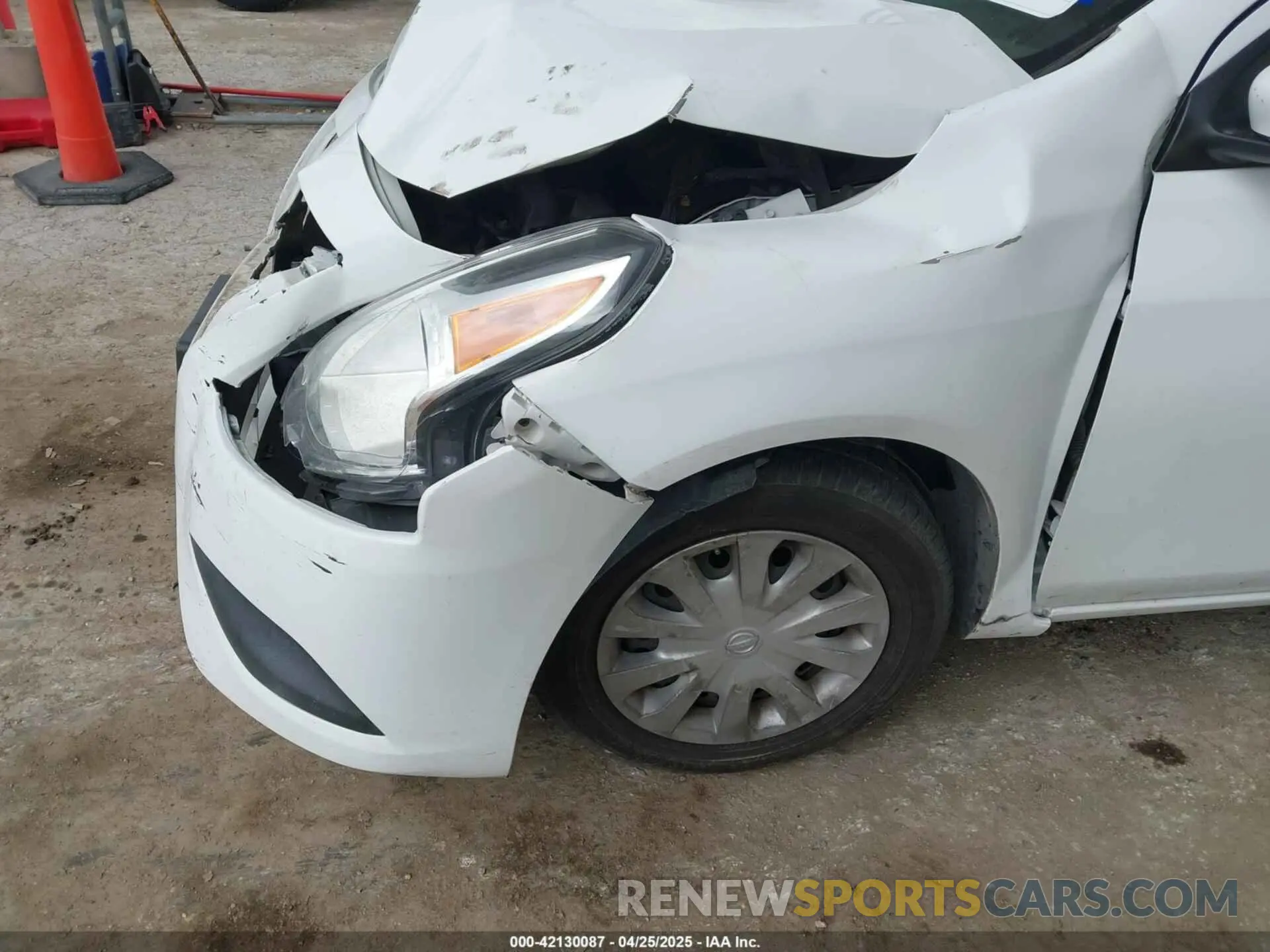 6 Photograph of a damaged car 3N1CN7AP8KL831449 NISSAN VERSA 2019
