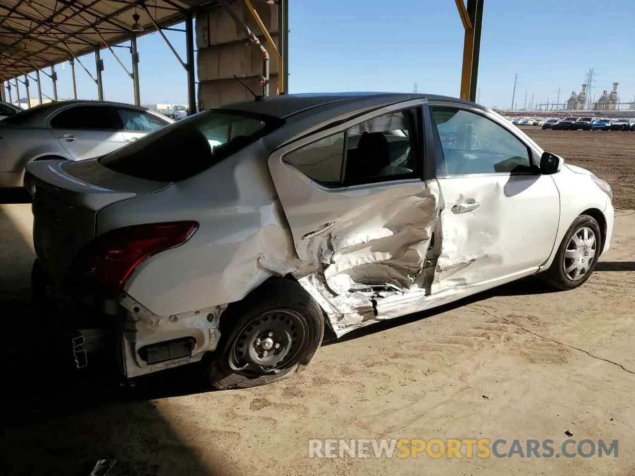 3 Фотография поврежденного автомобиля 3N1CN7AP8KL871353 NISSAN VERSA 2019