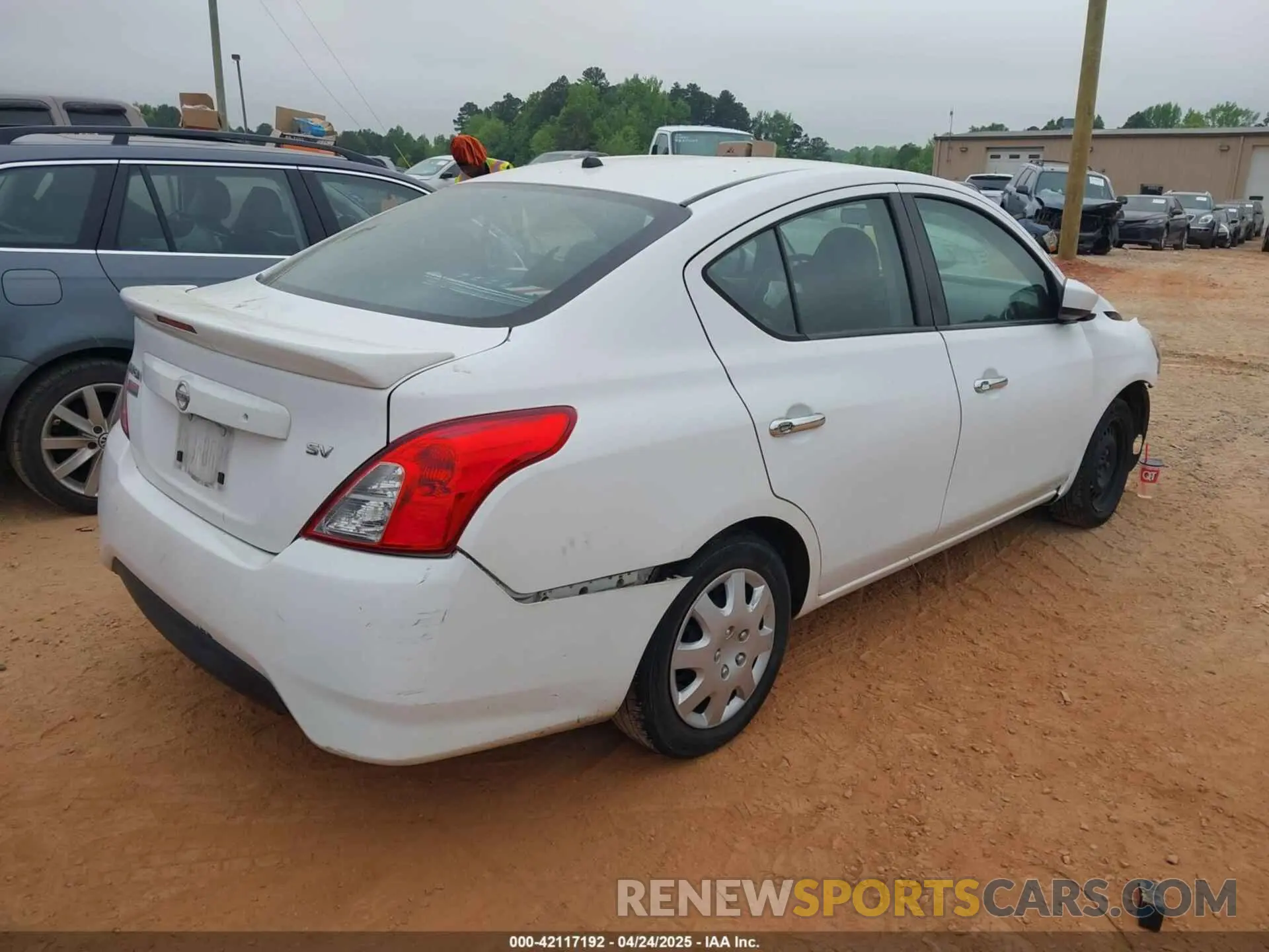 4 Фотография поврежденного автомобиля 3N1CN7AP9KL842119 NISSAN VERSA 2019