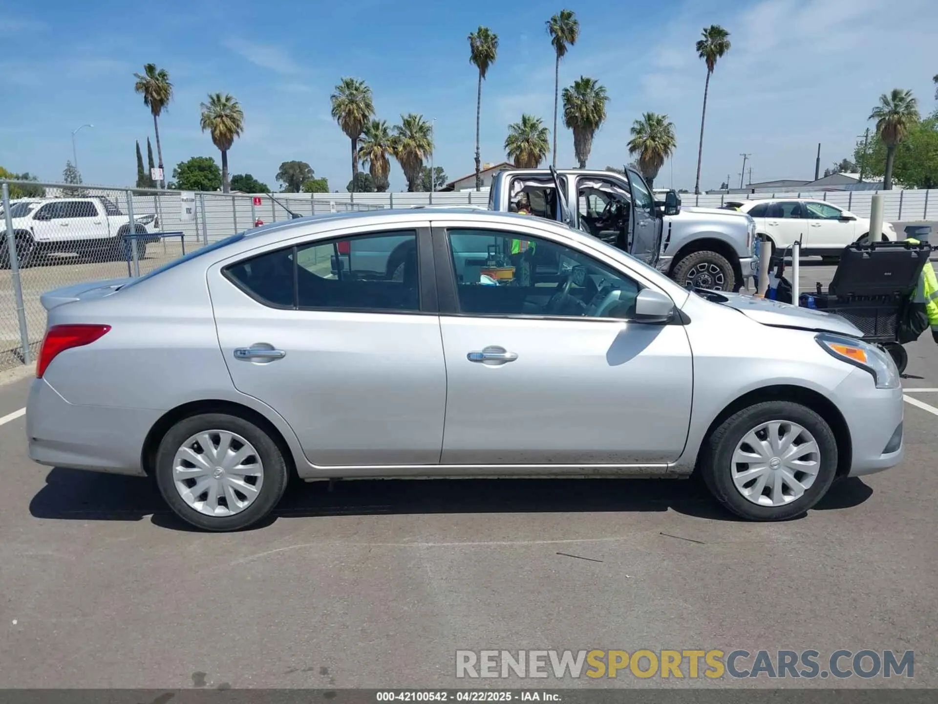 13 Фотография поврежденного автомобиля 3N1CN7AP9KL867893 NISSAN VERSA 2019