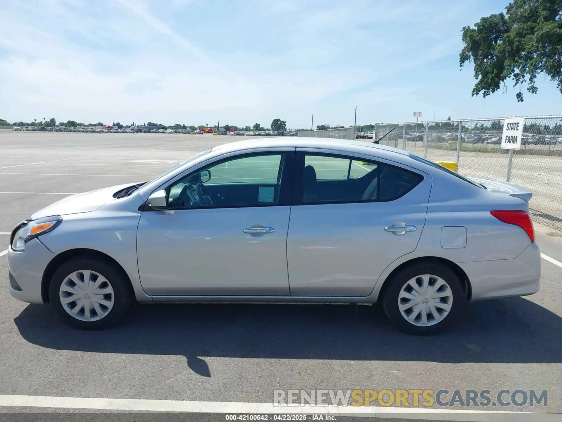 14 Фотография поврежденного автомобиля 3N1CN7AP9KL867893 NISSAN VERSA 2019
