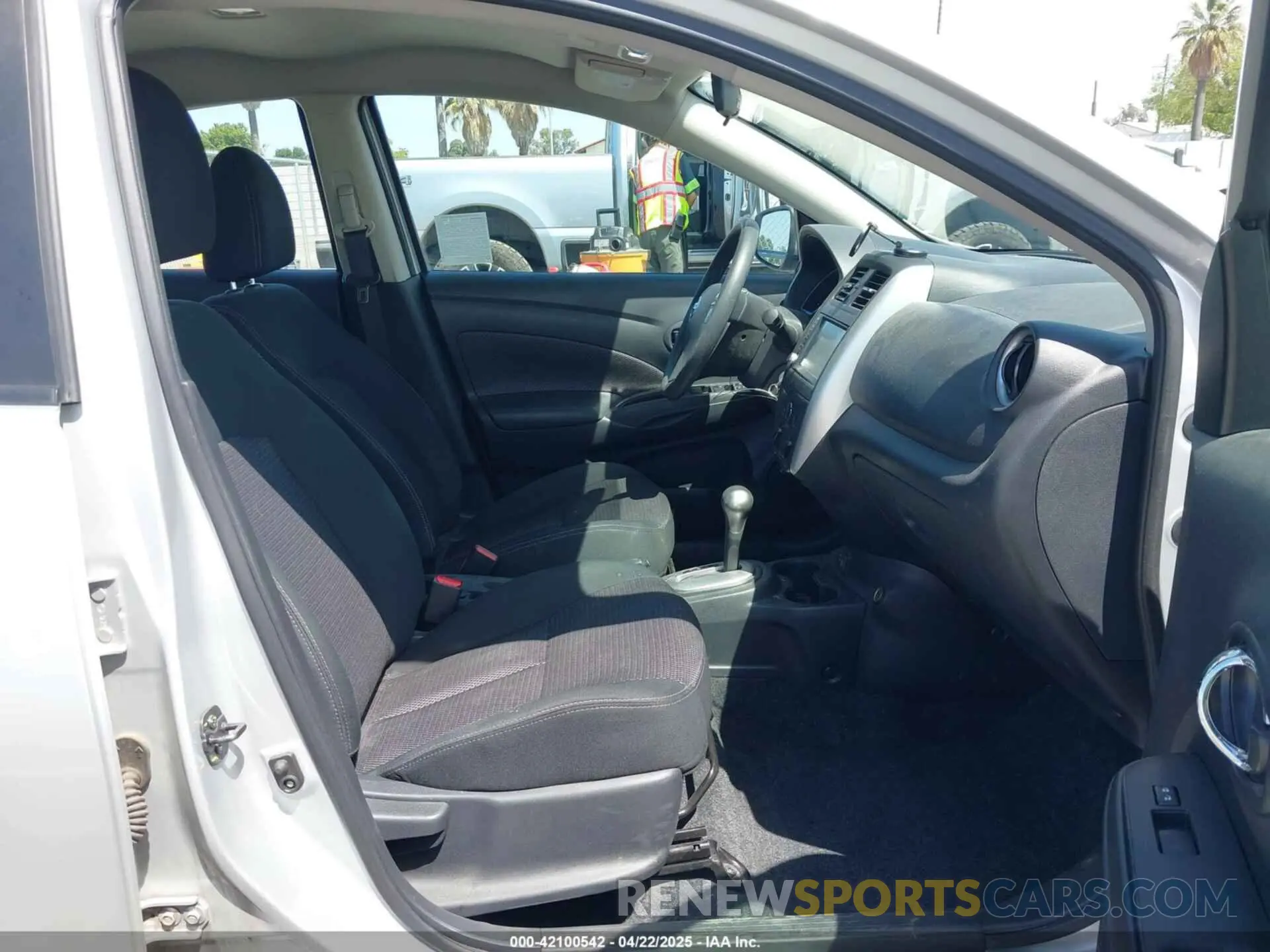 5 Фотография поврежденного автомобиля 3N1CN7AP9KL867893 NISSAN VERSA 2019