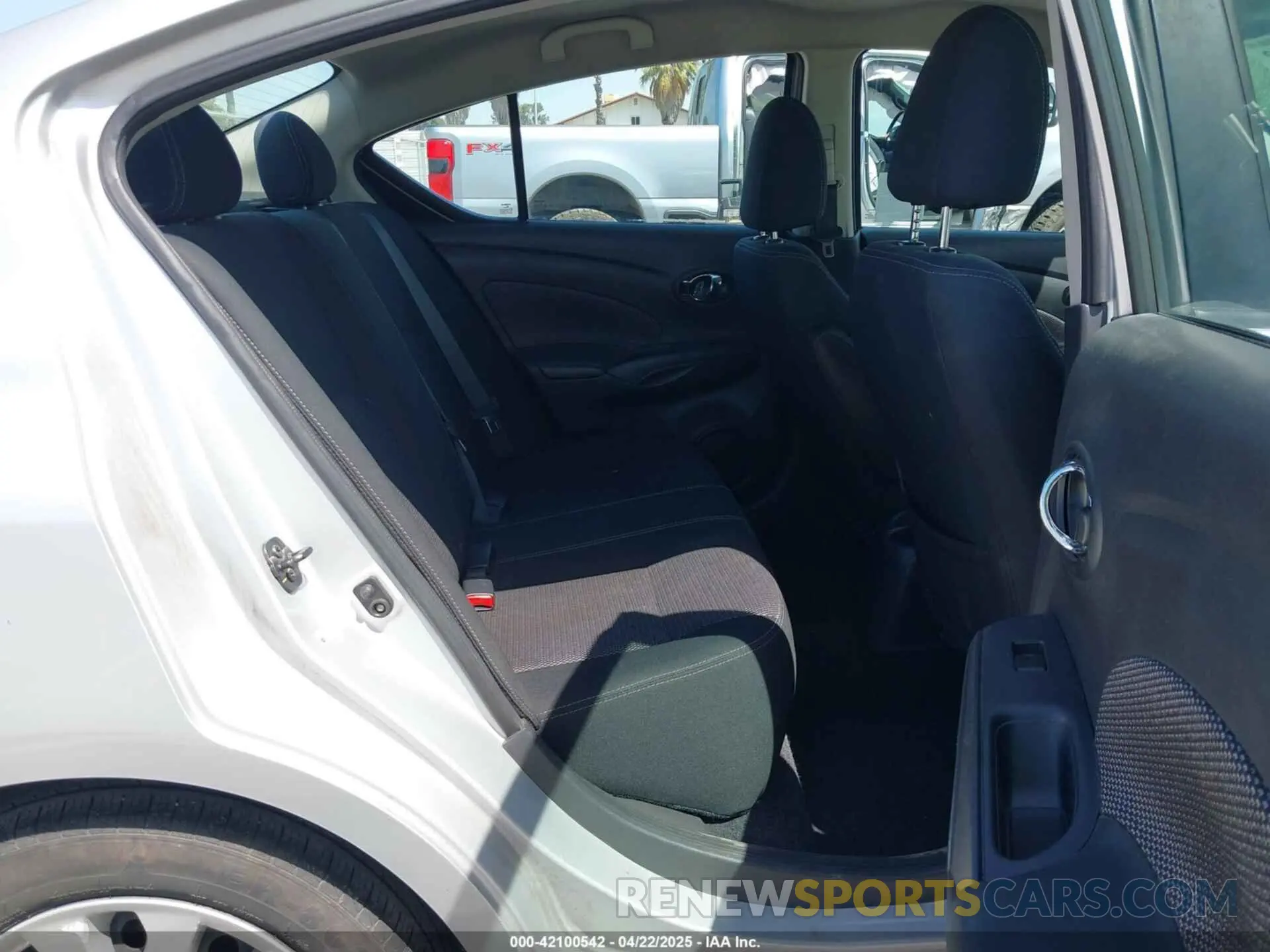 8 Фотография поврежденного автомобиля 3N1CN7AP9KL867893 NISSAN VERSA 2019