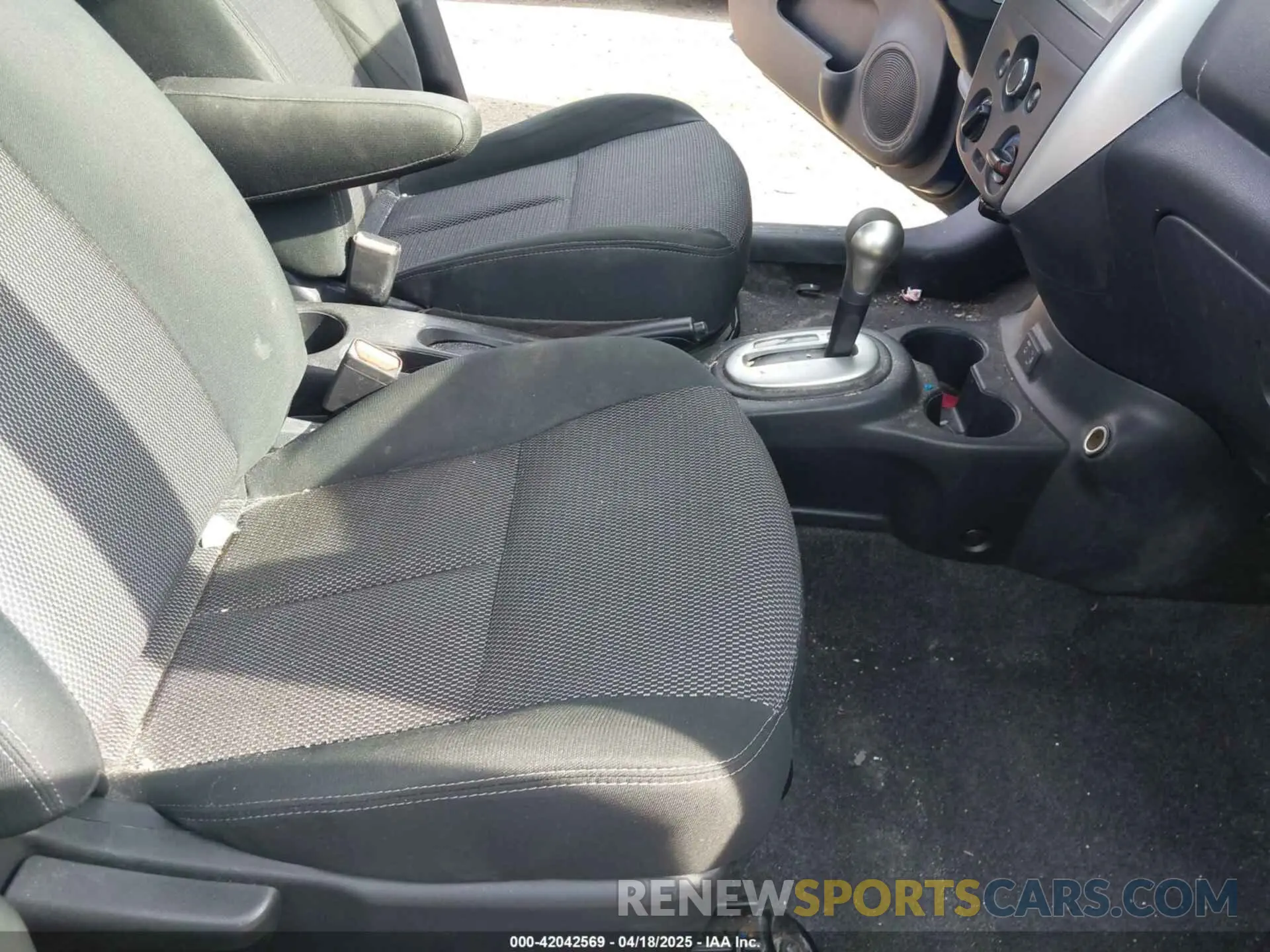 5 Photograph of a damaged car 3N1CN7AP9KL870728 NISSAN VERSA 2019