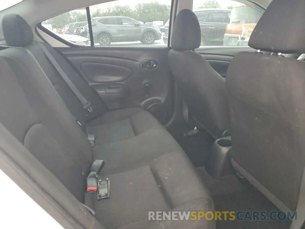 10 Photograph of a damaged car 3N1CN7APXKL828312 NISSAN VERSA 2019