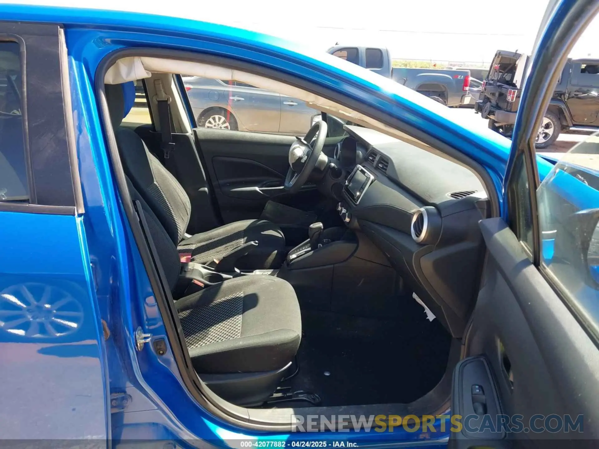 5 Photograph of a damaged car 3N1CN8DV0LL801833 NISSAN VERSA 2020