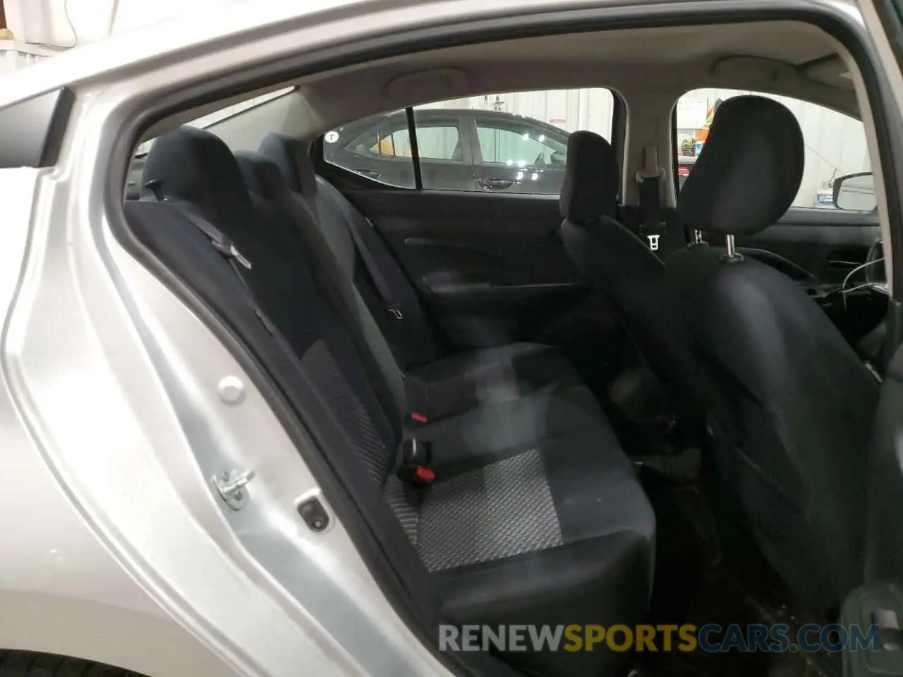 10 Photograph of a damaged car 3N1CN8DV1LL905781 NISSAN VERSA 2020