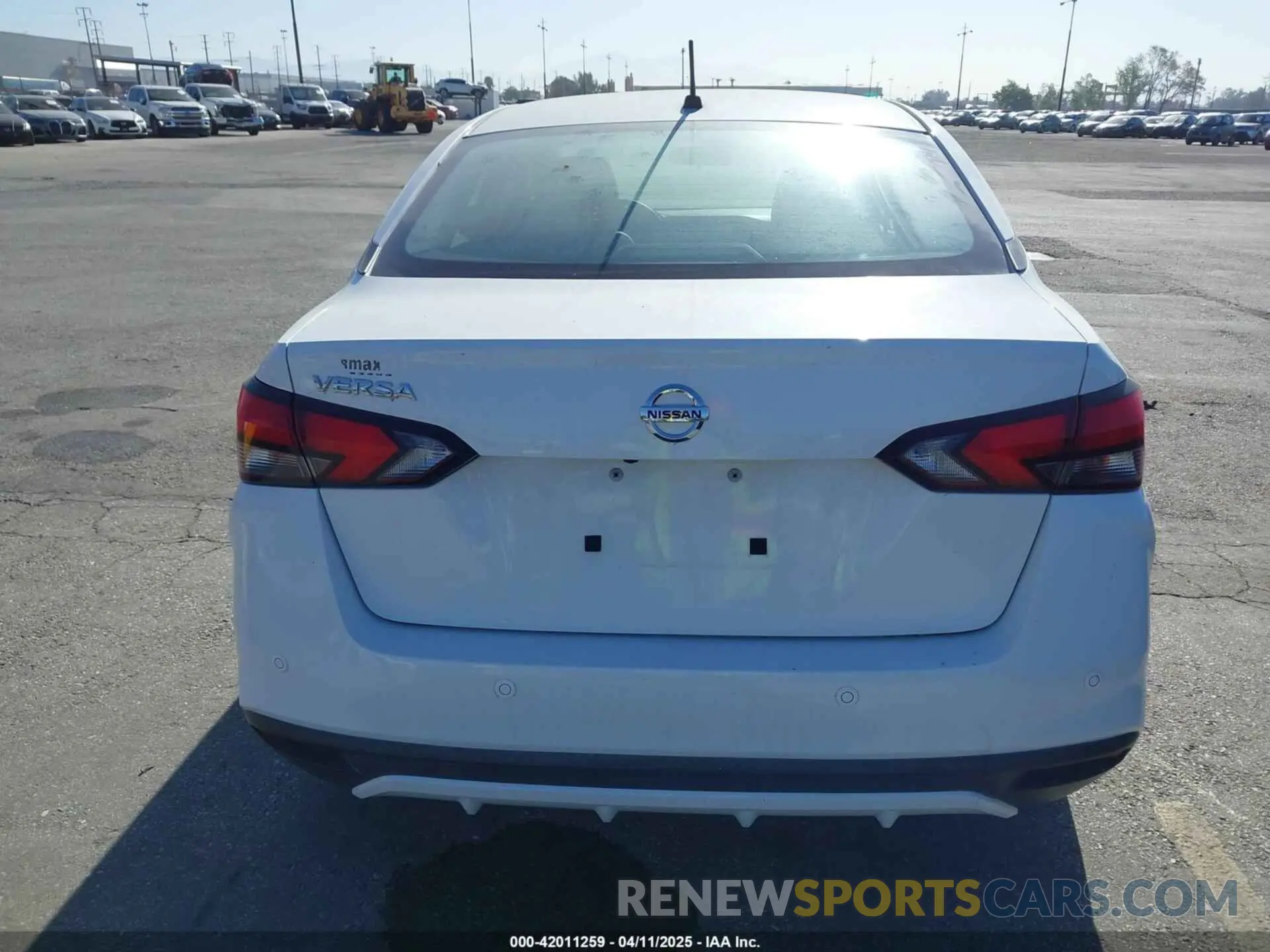 17 Photograph of a damaged car 3N1CN8DV2LL803602 NISSAN VERSA 2020