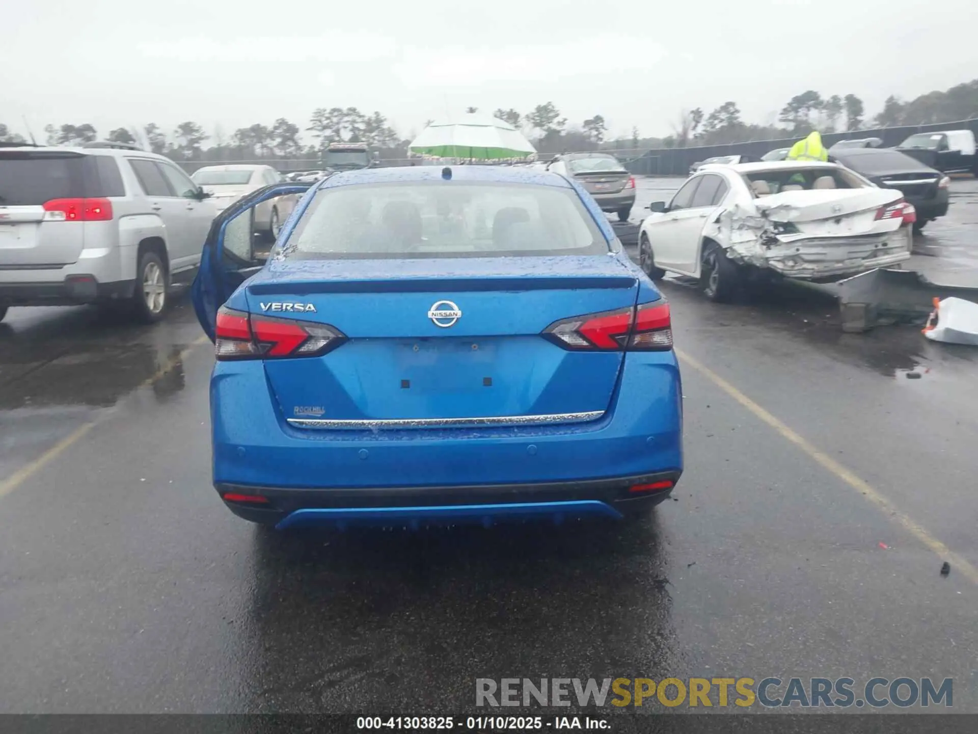 15 Photograph of a damaged car 3N1CN8DV2LL804927 NISSAN VERSA 2020