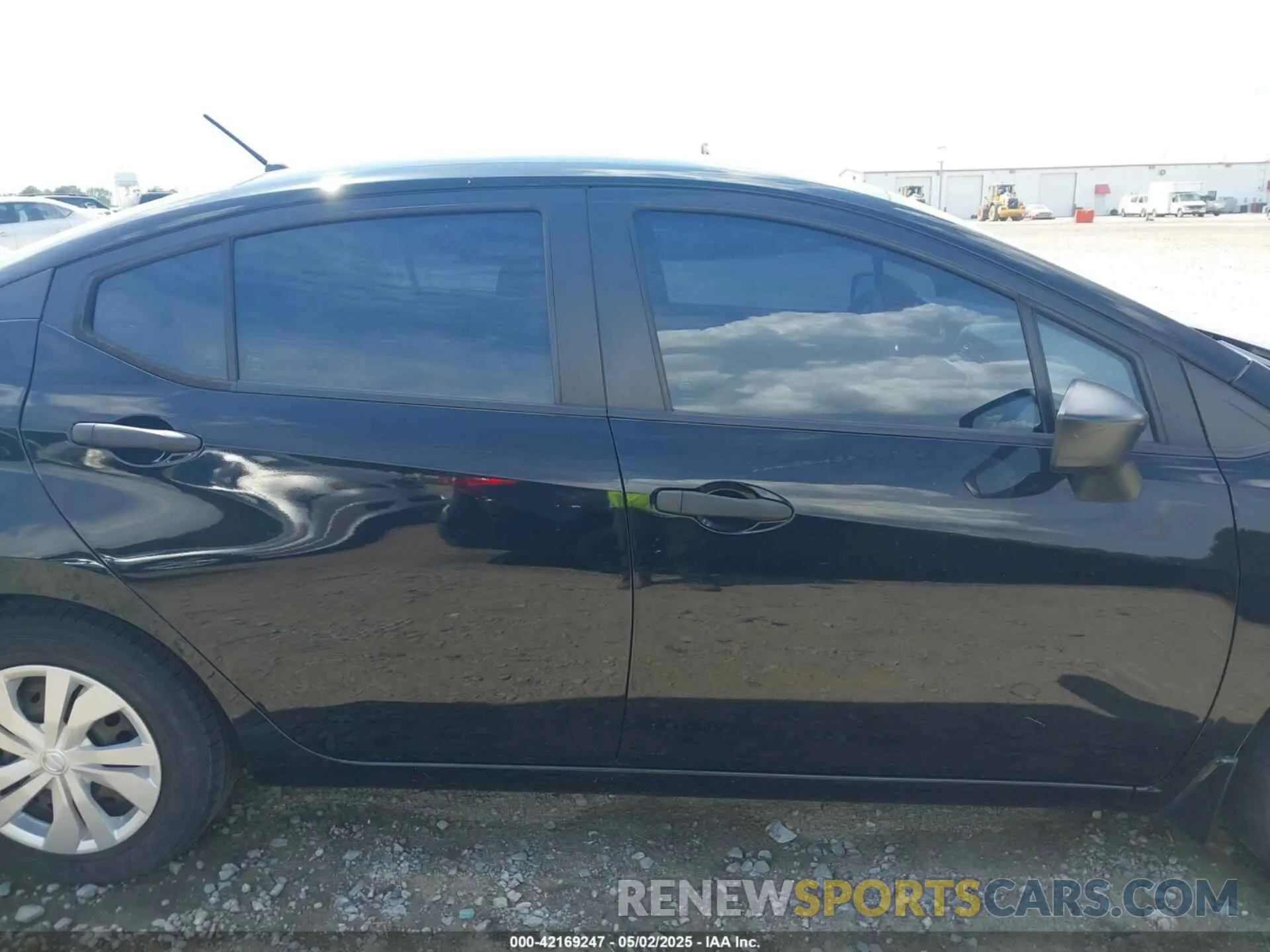 13 Photograph of a damaged car 3N1CN8DV5LL807563 NISSAN VERSA 2020