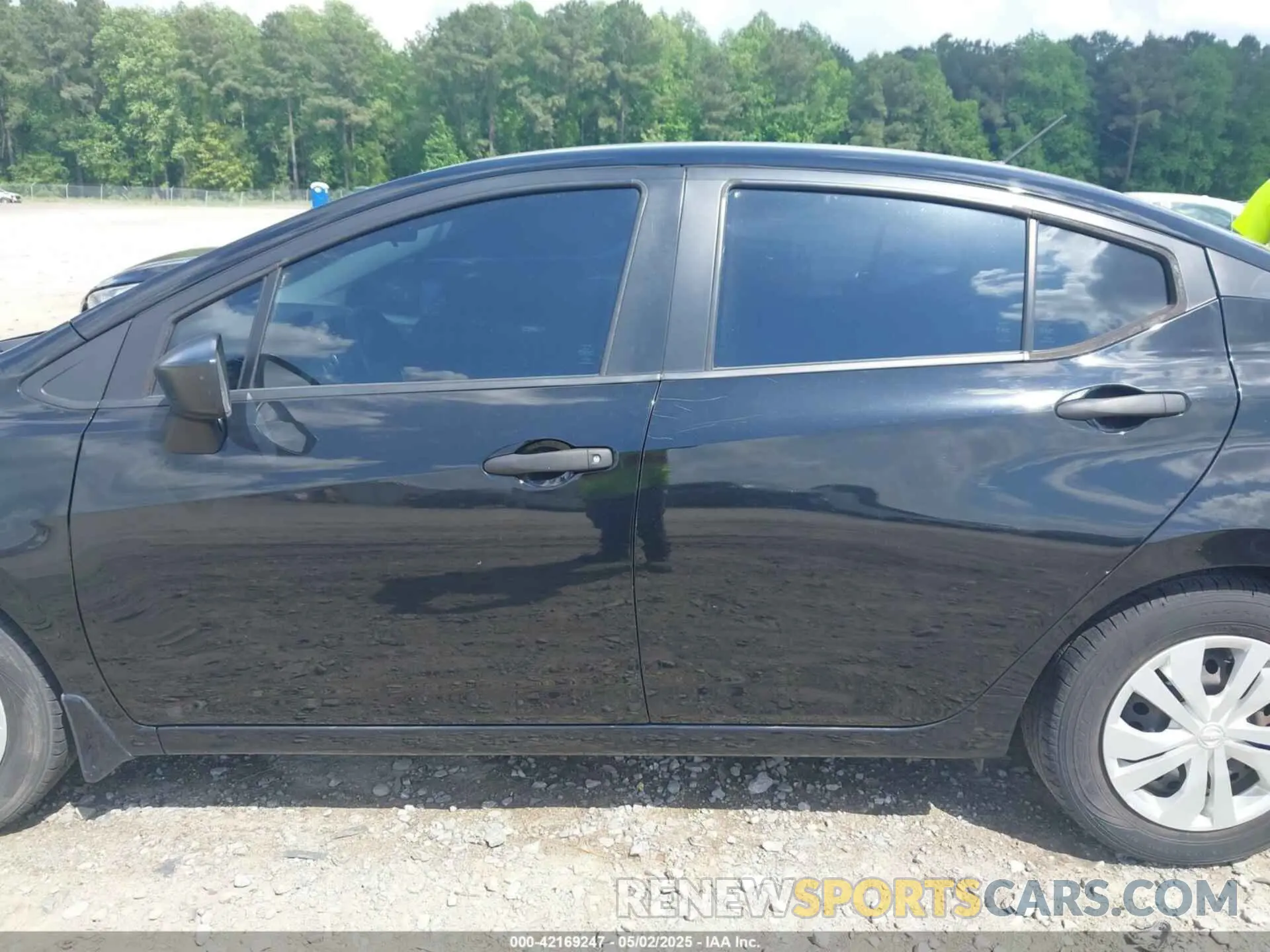 14 Photograph of a damaged car 3N1CN8DV5LL807563 NISSAN VERSA 2020