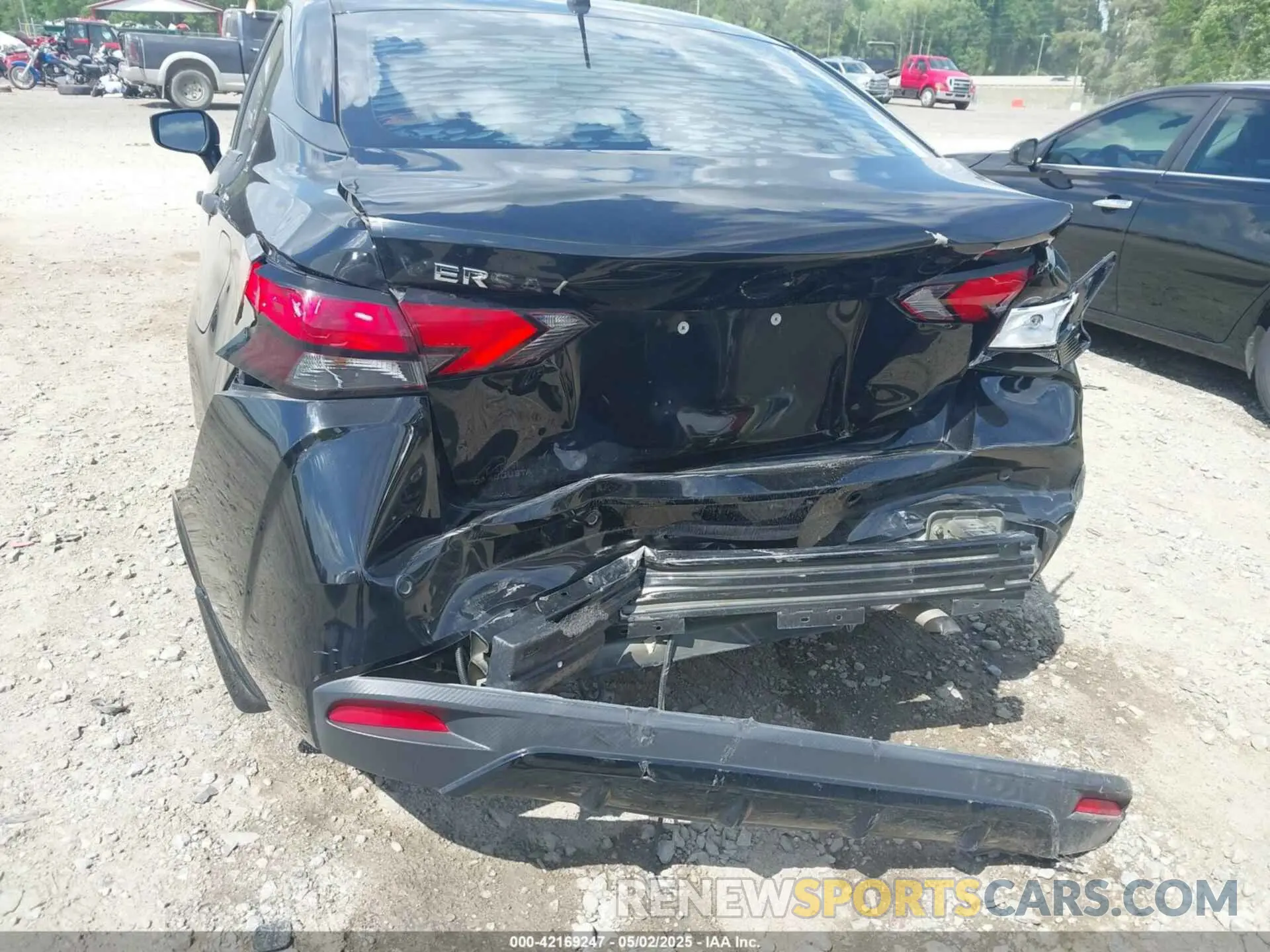 17 Photograph of a damaged car 3N1CN8DV5LL807563 NISSAN VERSA 2020