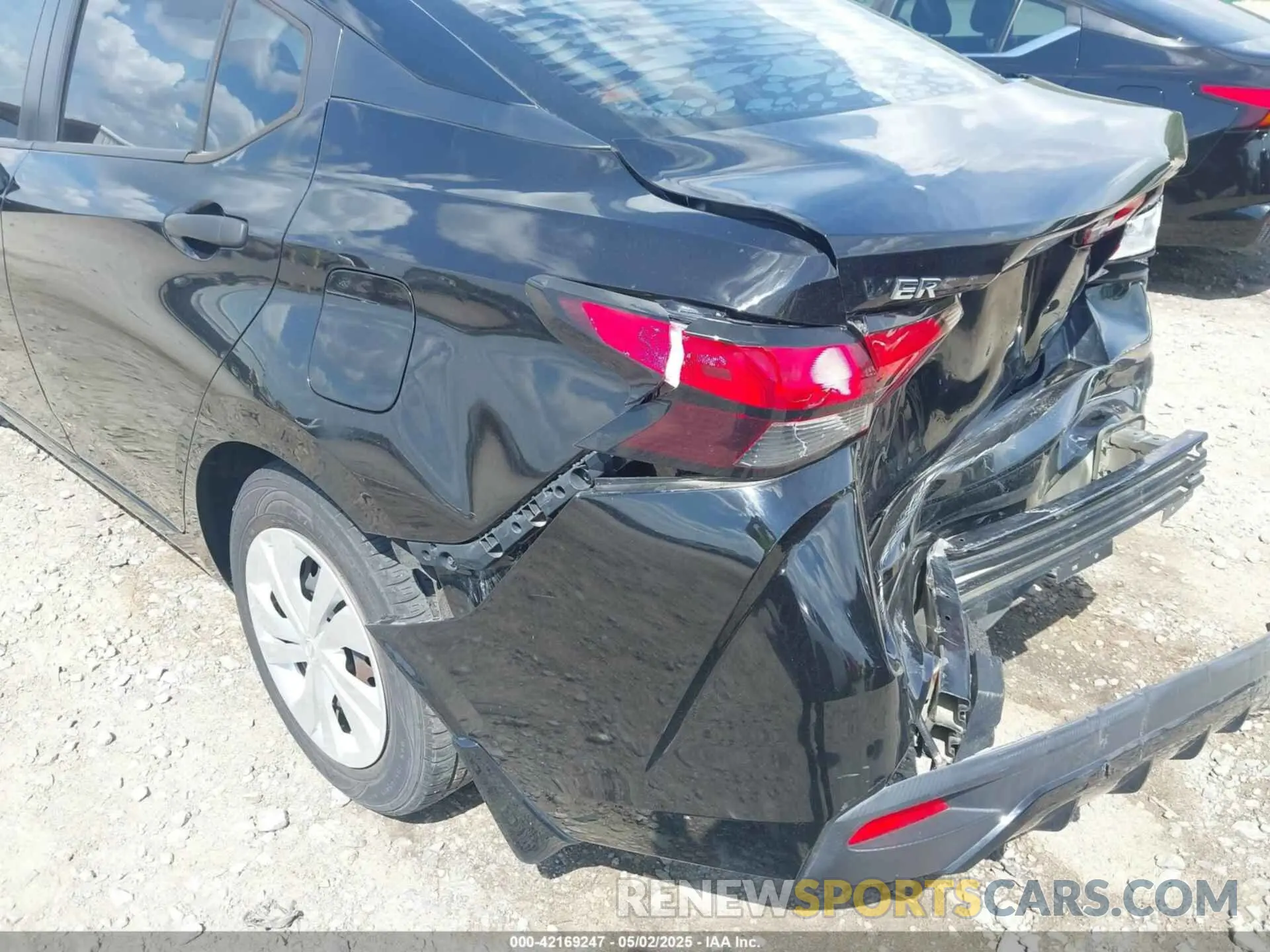 6 Photograph of a damaged car 3N1CN8DV5LL807563 NISSAN VERSA 2020