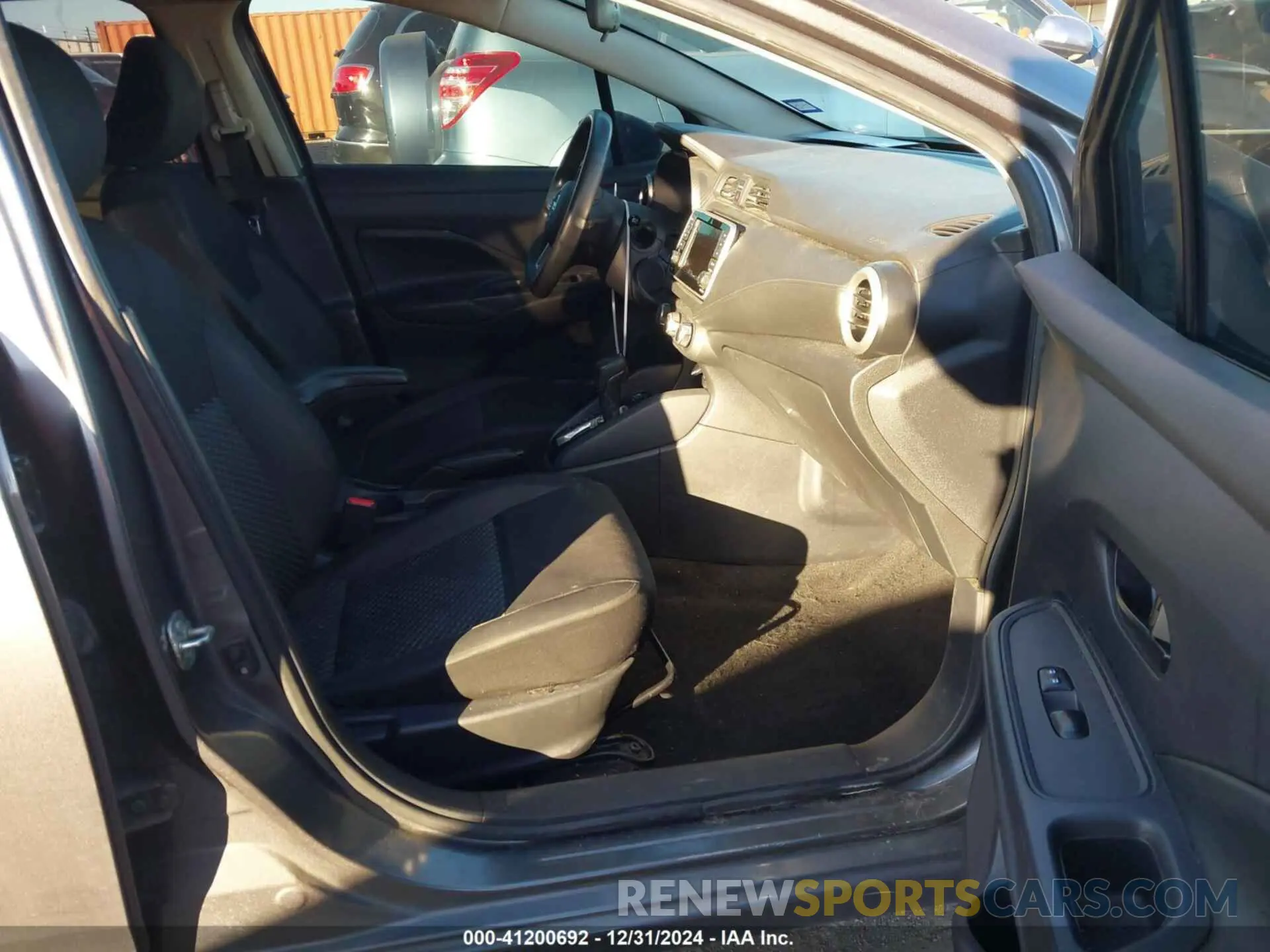 5 Photograph of a damaged car 3N1CN8DV5LL847223 NISSAN VERSA 2020