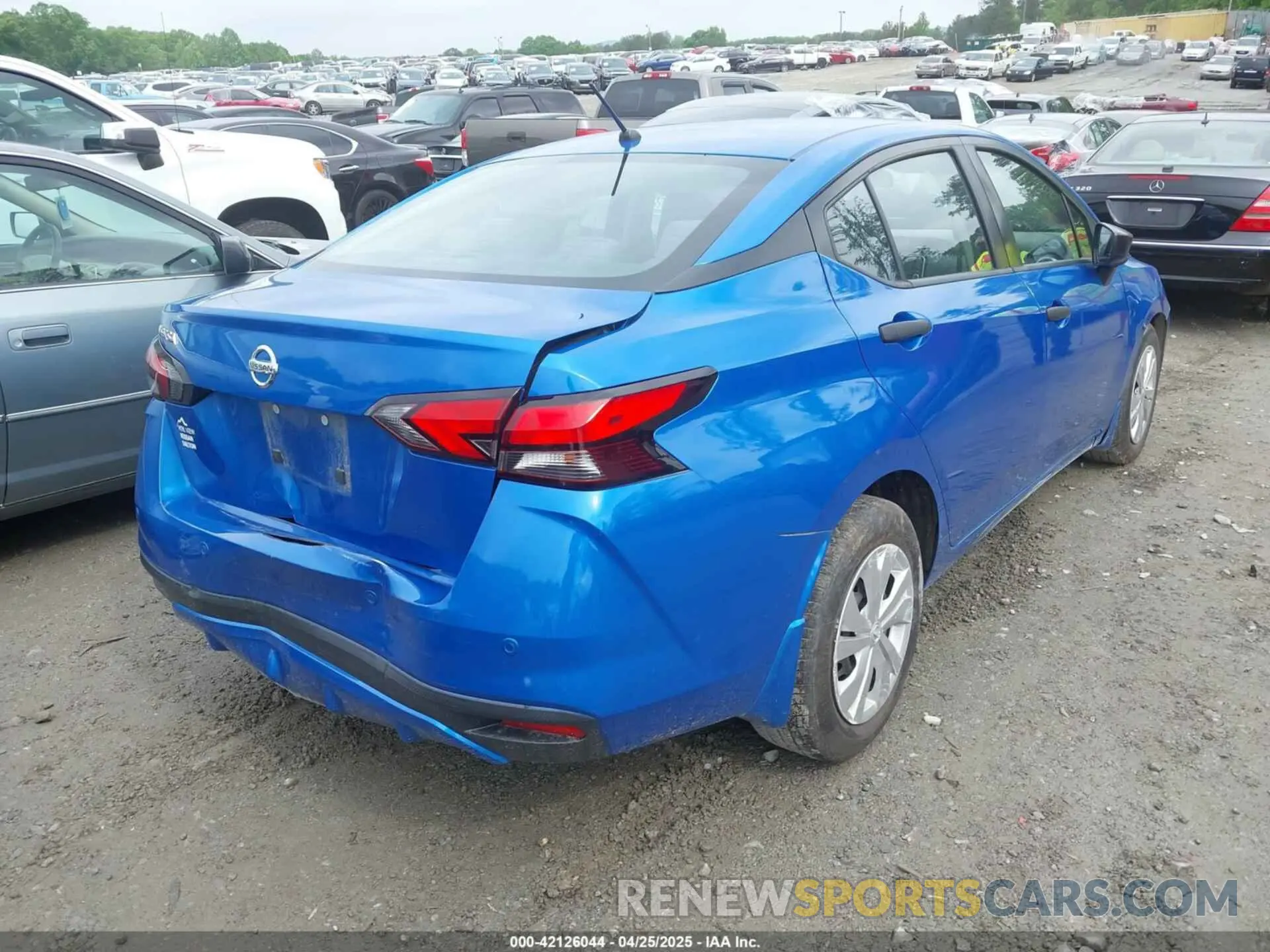 4 Photograph of a damaged car 3N1CN8DV6LL900625 NISSAN VERSA 2020