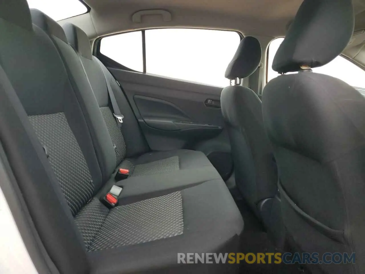 10 Photograph of a damaged car 3N1CN8DV7LL835395 NISSAN VERSA 2020