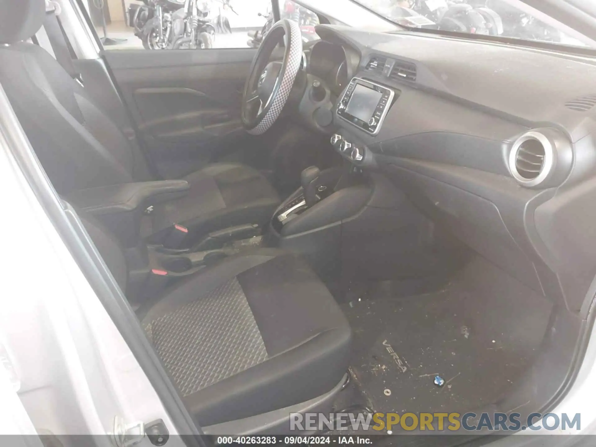 5 Photograph of a damaged car 3N1CN8DV8LL810389 NISSAN VERSA 2020