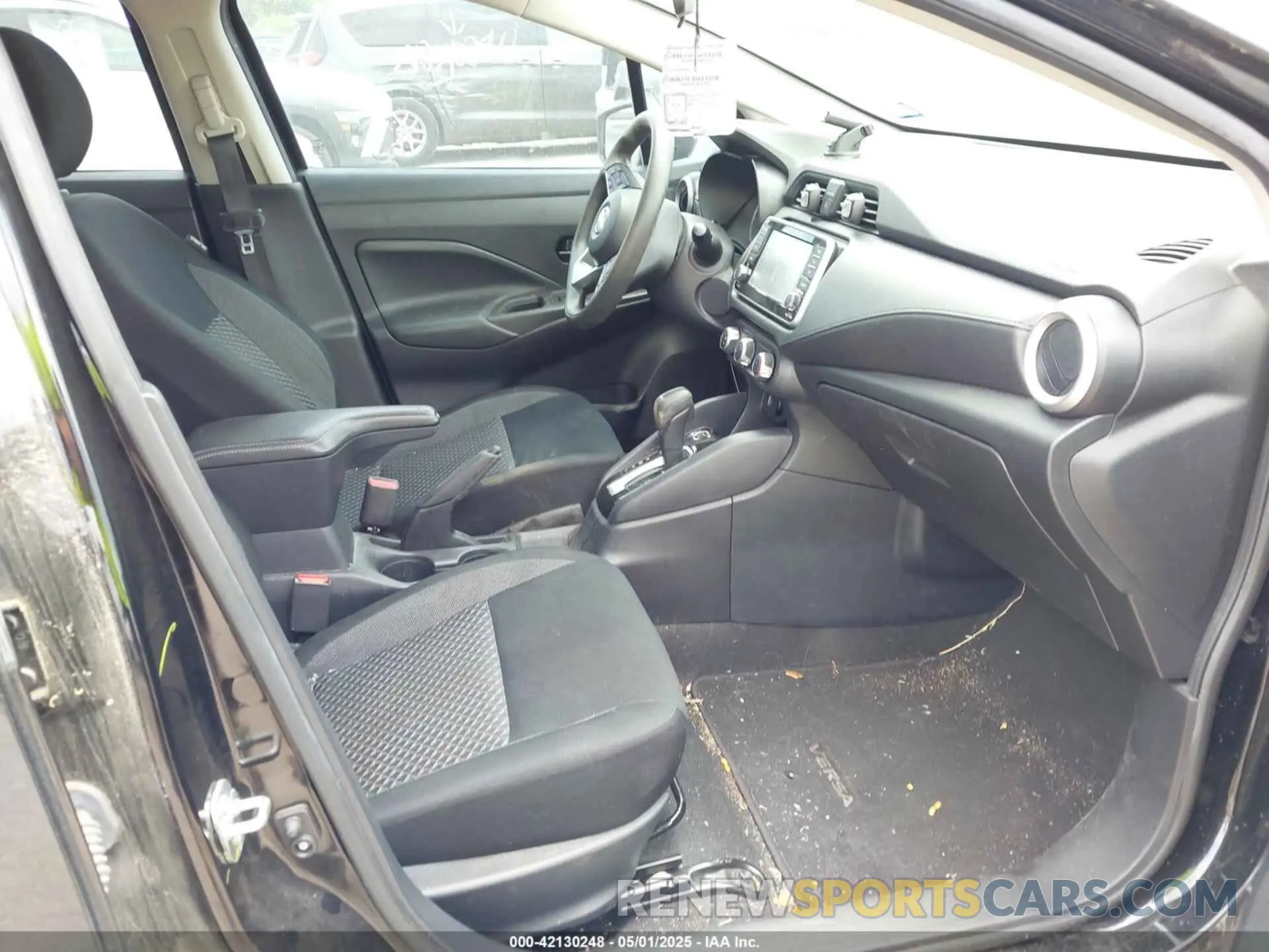 5 Photograph of a damaged car 3N1CN8DV8LL916258 NISSAN VERSA 2020