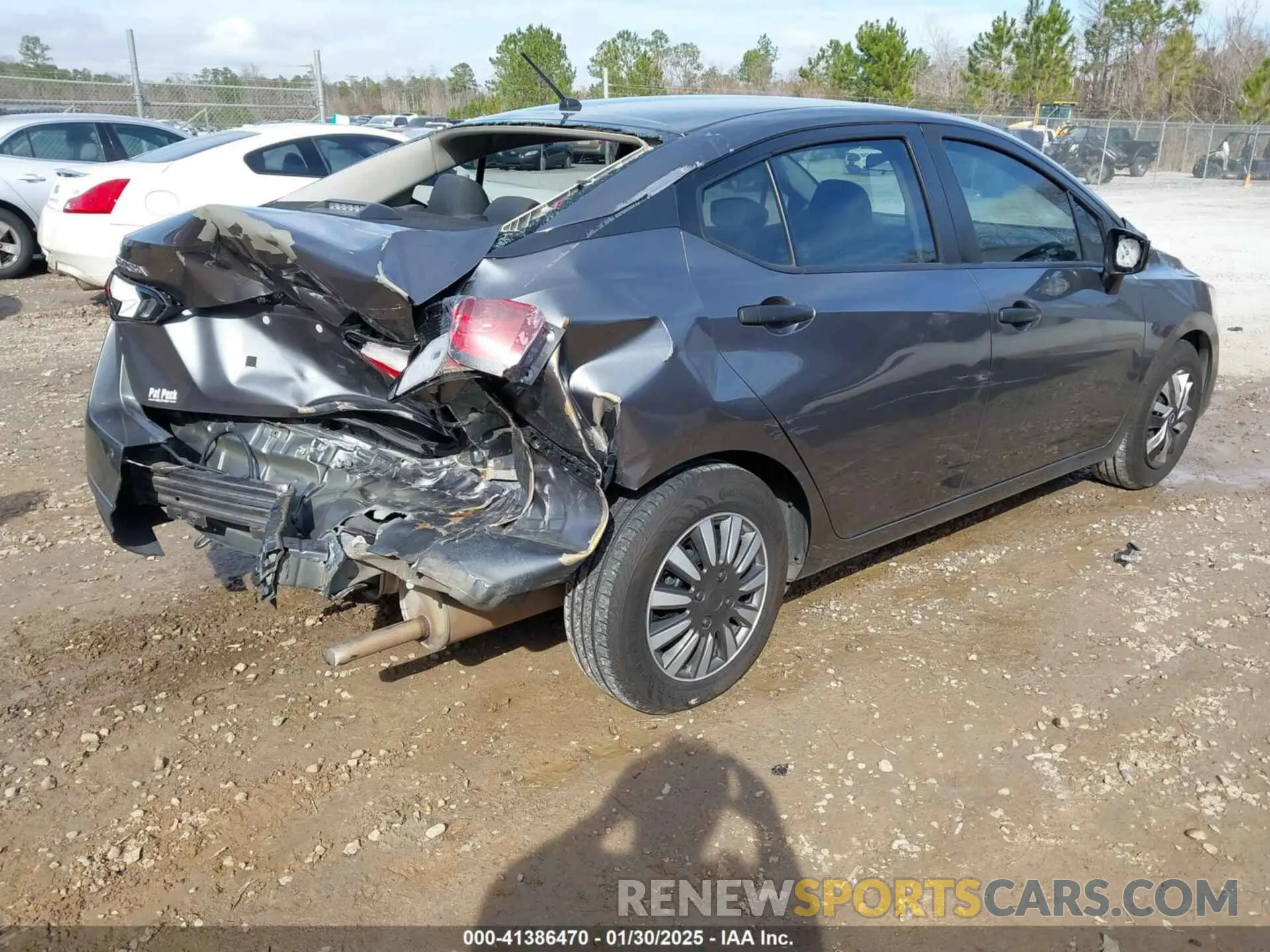 4 Photograph of a damaged car 3N1CN8DVXLL808076 NISSAN VERSA 2020