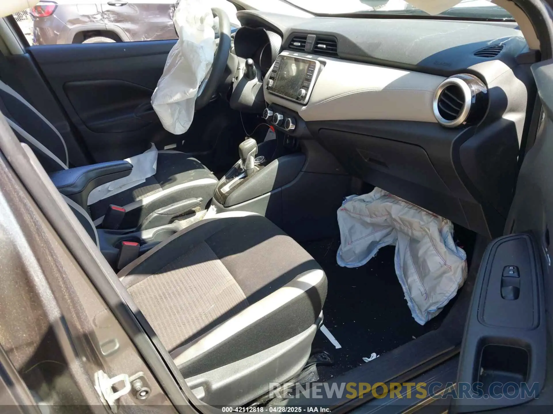 5 Photograph of a damaged car 3N1CN8EV0LL833387 NISSAN VERSA 2020