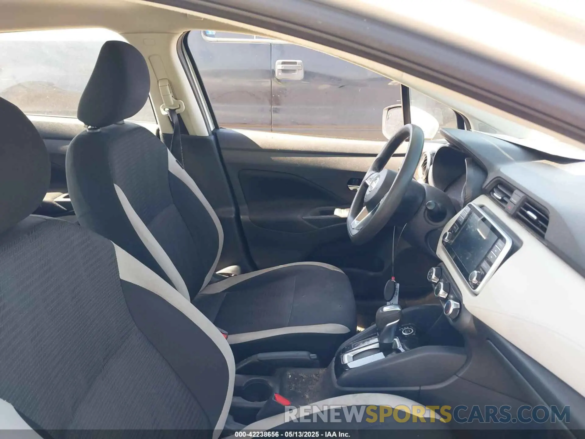 5 Photograph of a damaged car 3N1CN8EV0ML823119 NISSAN VERSA 2021