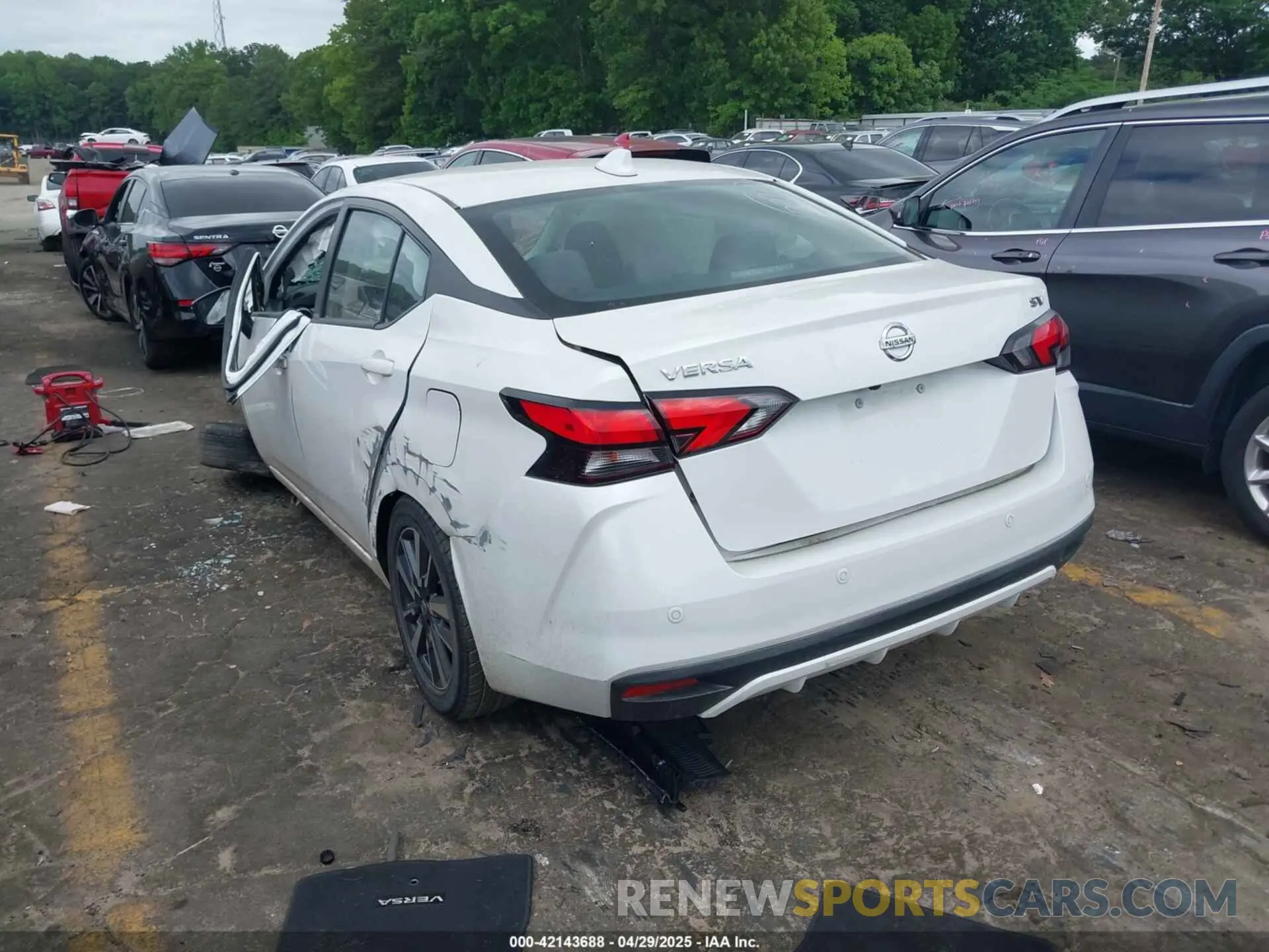 3 Photograph of a damaged car 3N1CN8EV0ML824805 NISSAN VERSA 2021