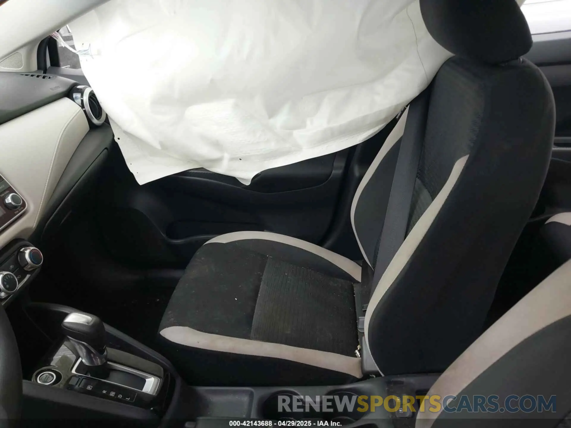 5 Photograph of a damaged car 3N1CN8EV0ML824805 NISSAN VERSA 2021