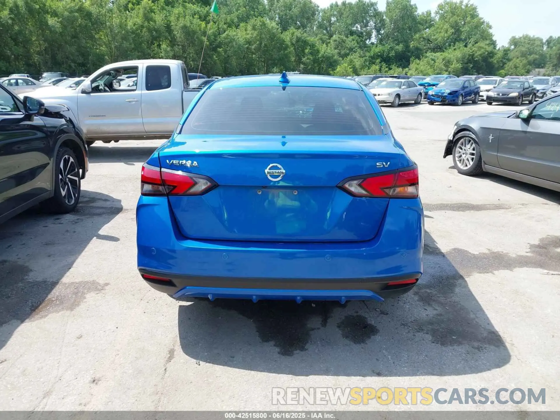 17 Photograph of a damaged car 3N1CN8EV0ML833116 NISSAN VERSA 2021